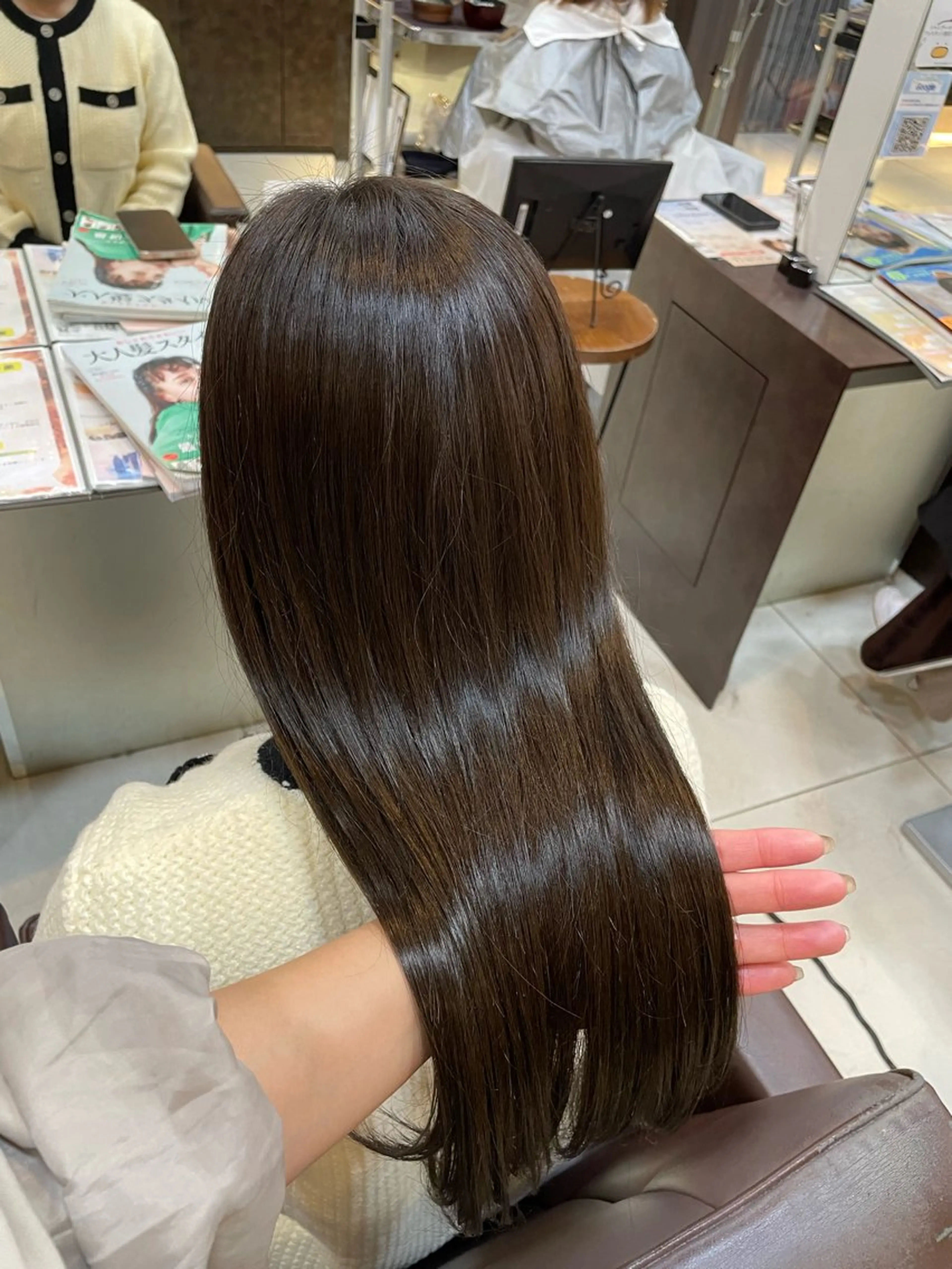 セミロング カラー 🩵ハイトーン🩵 緒方美柚のヘアスタイル