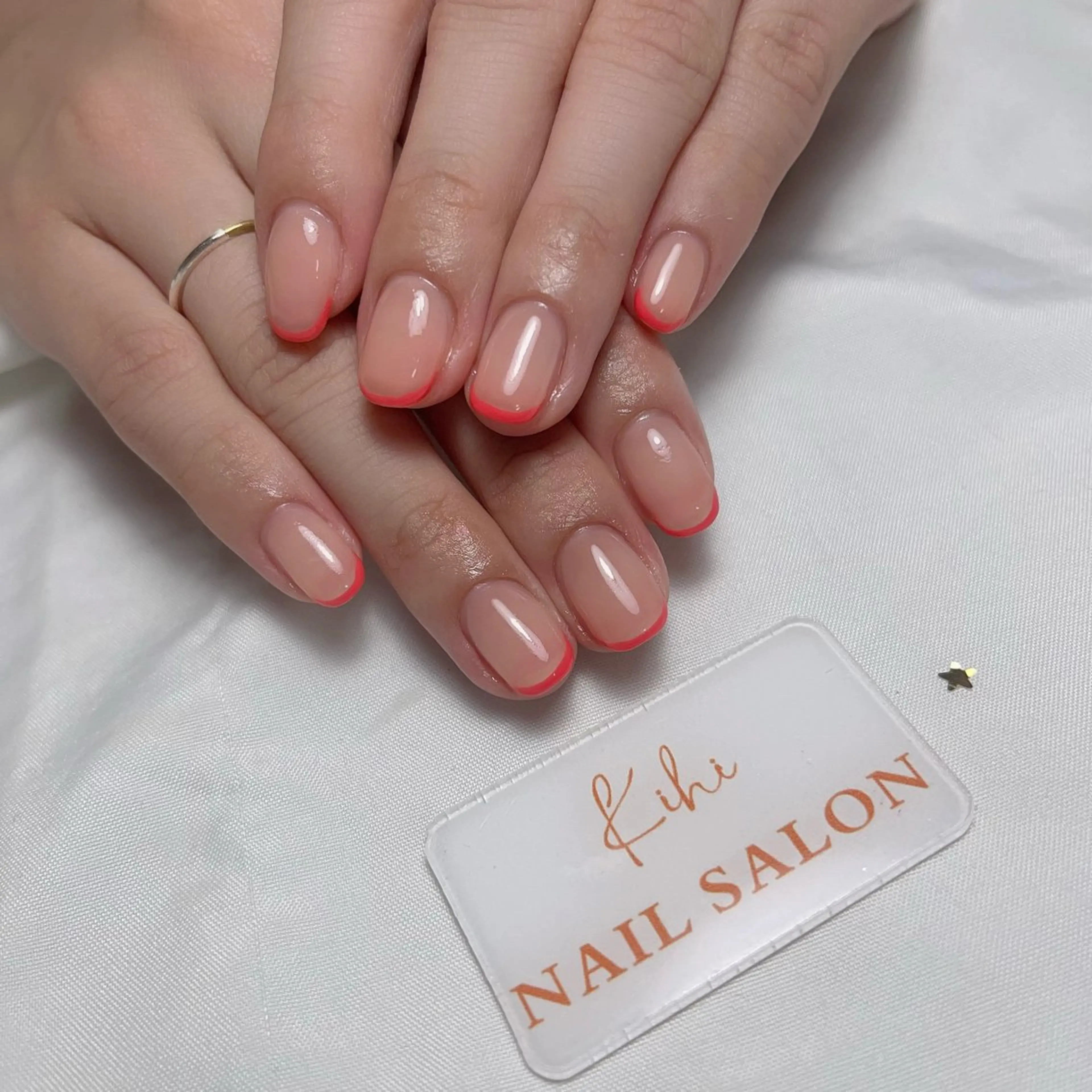 ネイル アートネイル フレンチネイル ジェルネイル グラデーション 韓国ネイル ハンドネイル 💕鈴木ユリ パラジェル/オフ無料のネイルデザイン