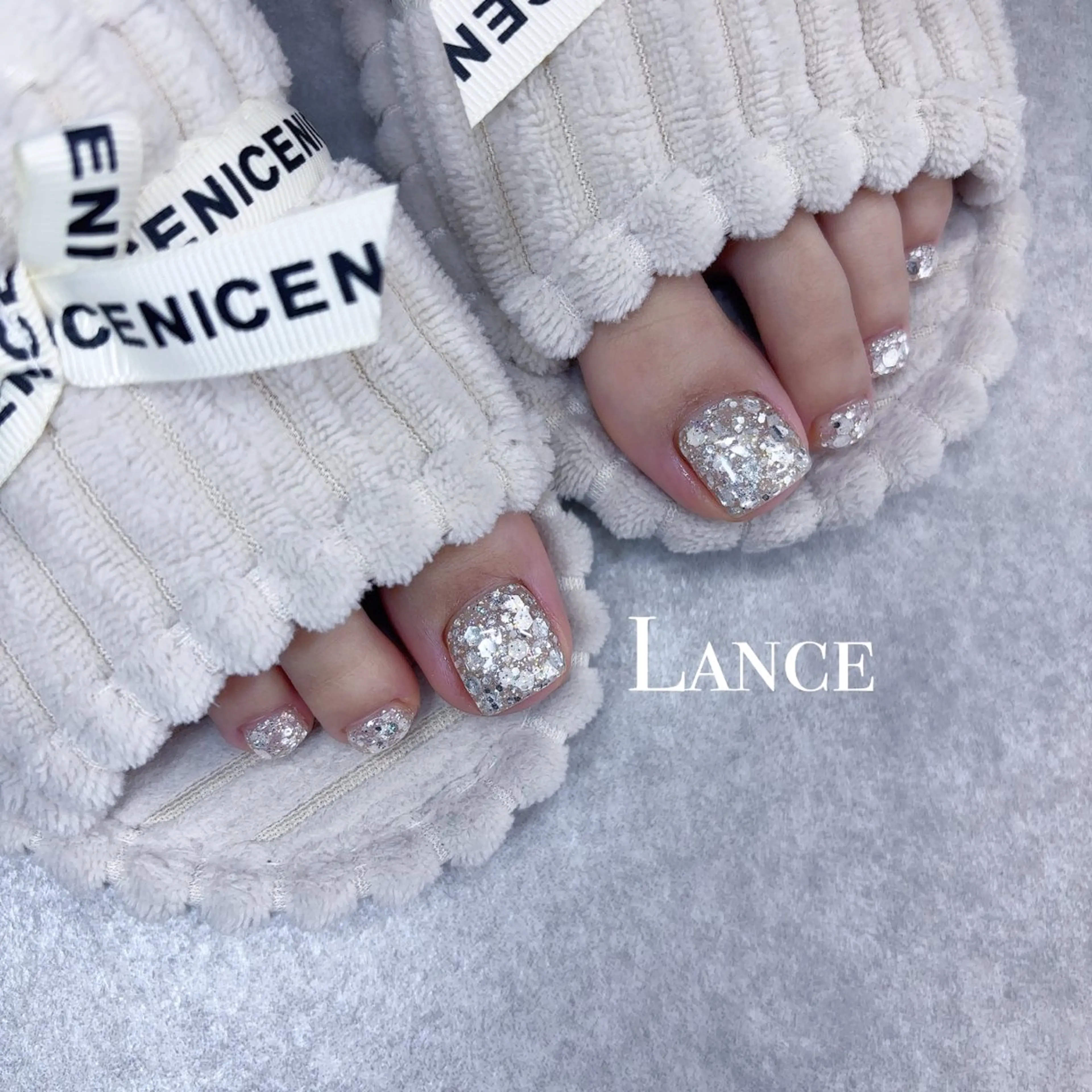 ネイル オーロラネイル ドット フットネイル 氷ネイル・うるうるネイル キラキラネイル フットネイル Lance nailのネイルデザイン