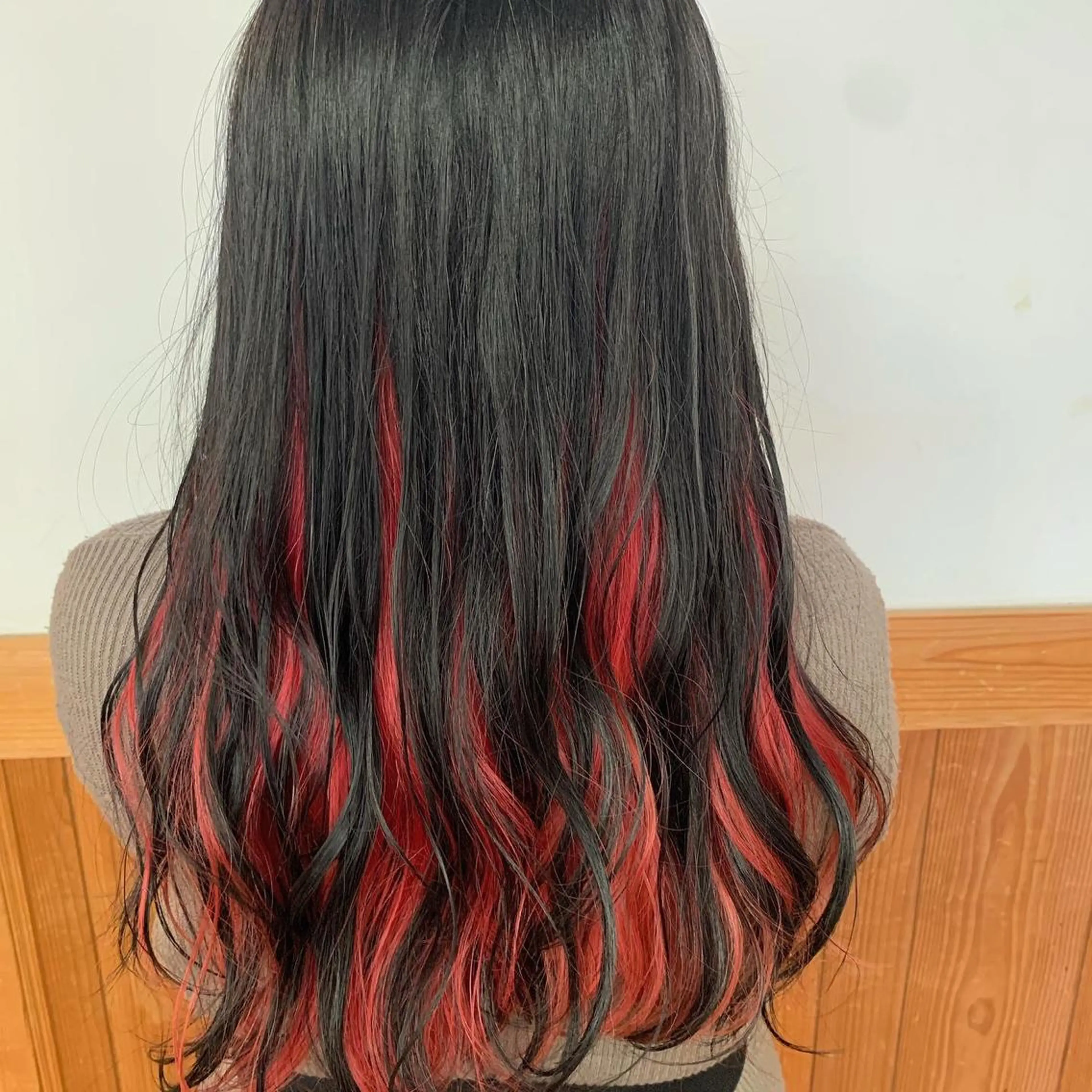 ロング カラー インナーカラー ピンクカラー 狩野 くるみのヘアスタイル