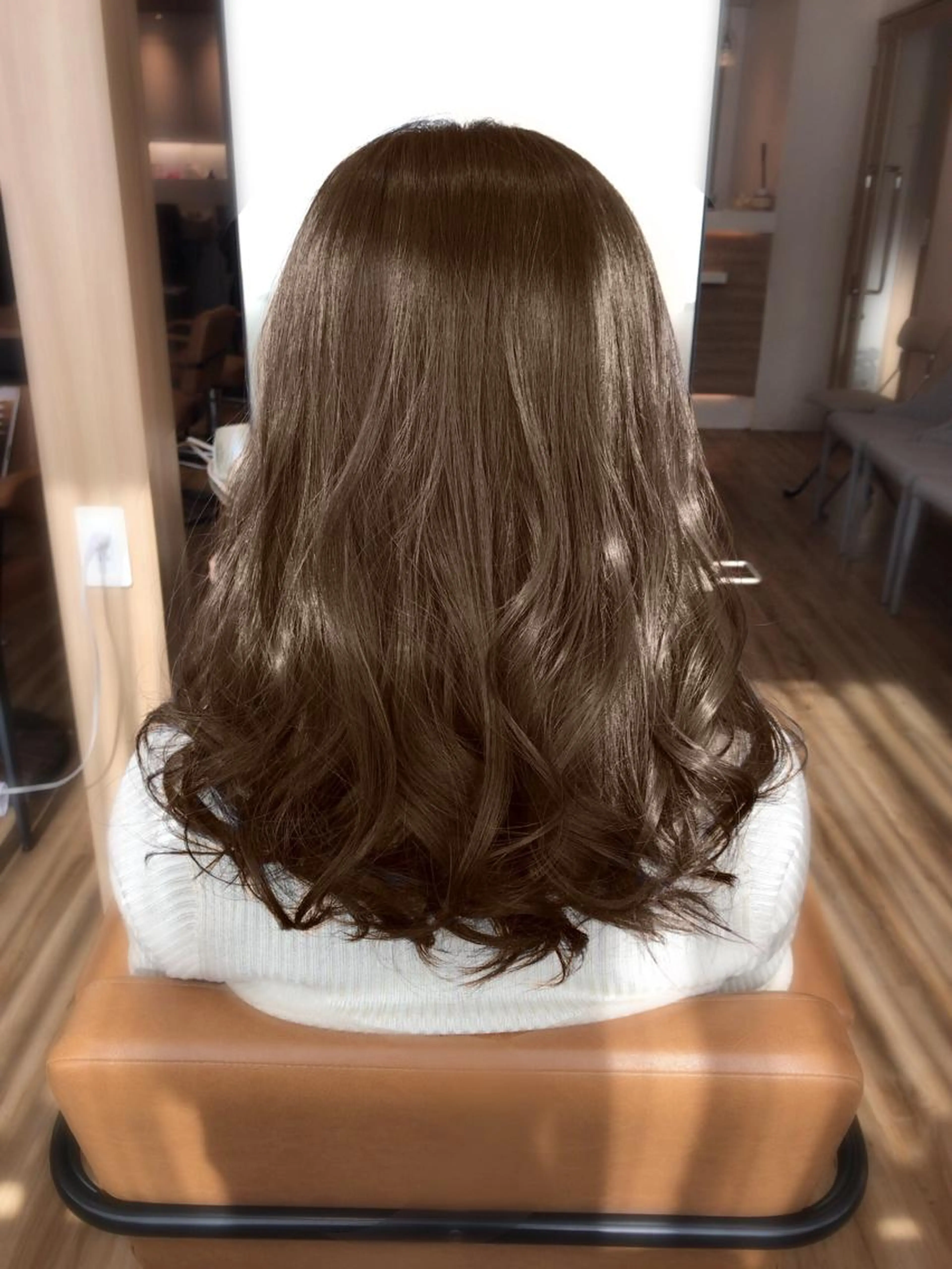 ⭐️ロングセラー⭐️カット+ プラチナカラー+ヒアルロン酸Tr⭐️の写真