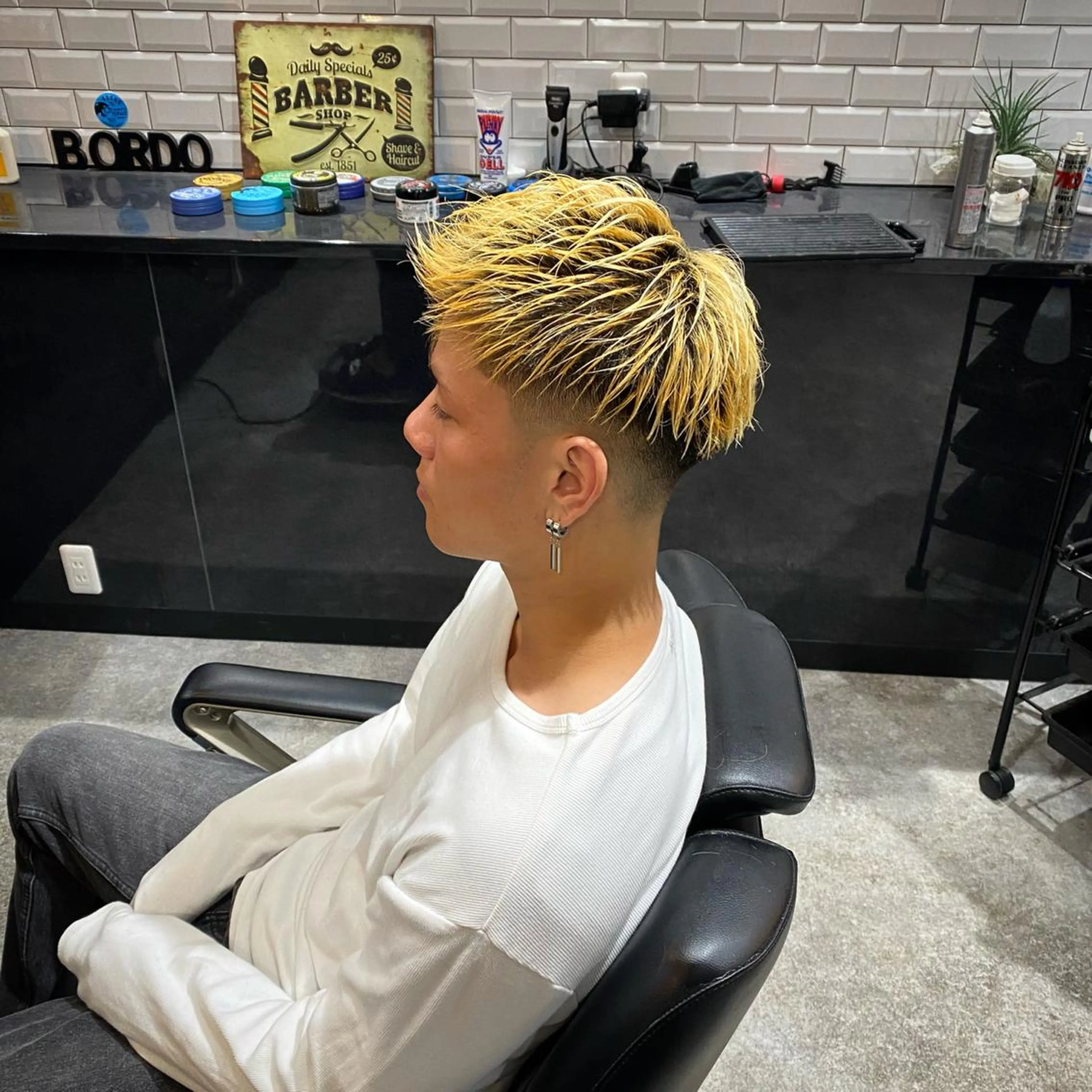 ショート カラー メンズ フェードカット メンズパーマ スキンフェード カット 前田賢生 ご新規様はNGのヘアスタイル
