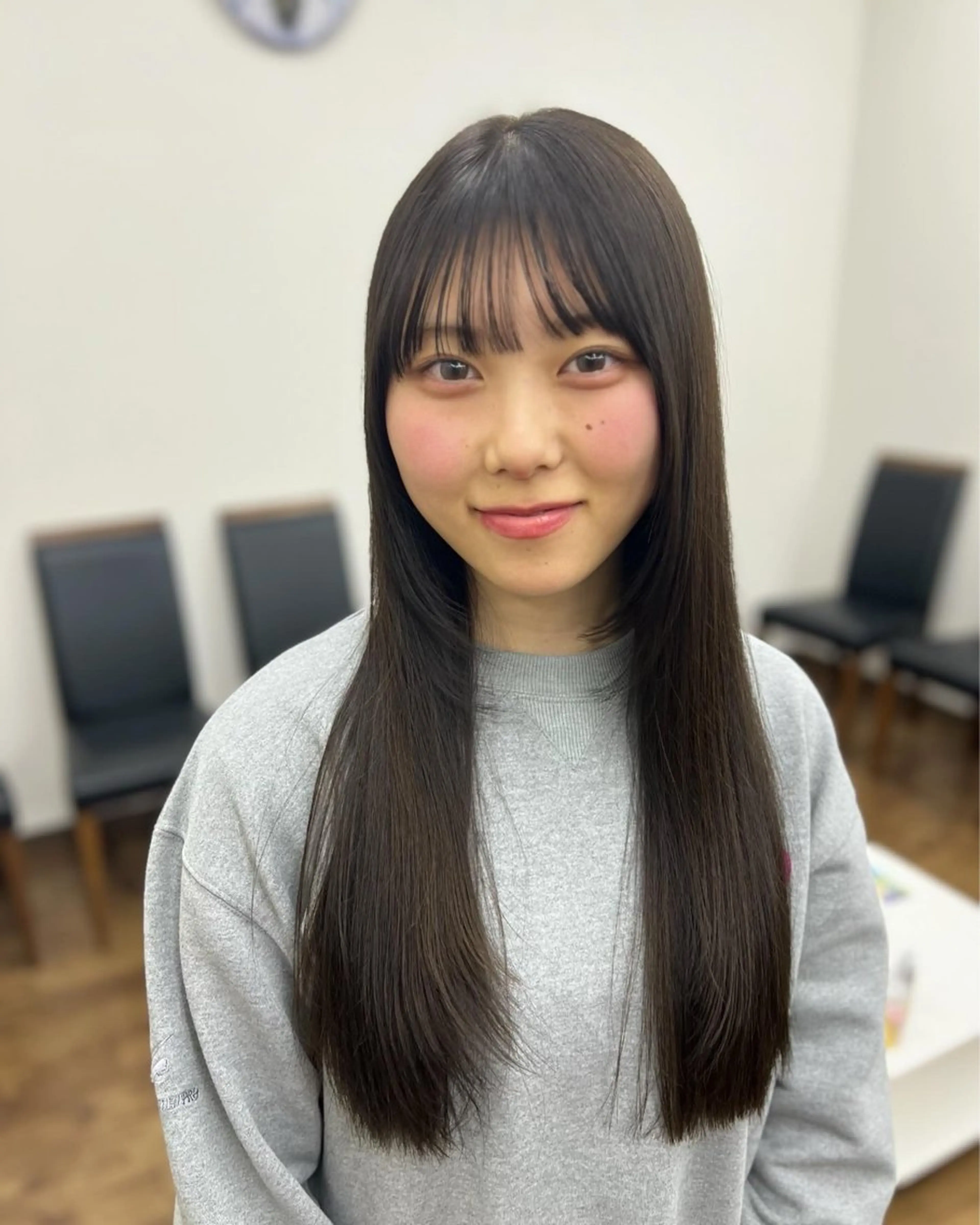 ロング カラー グレージュ オリーブグレージュ オリーブグレー 顔周りカット レイヤーカット カット ヘアカラー トリートメント AQAFit所属・藤野 莉奈のヘアスタイル