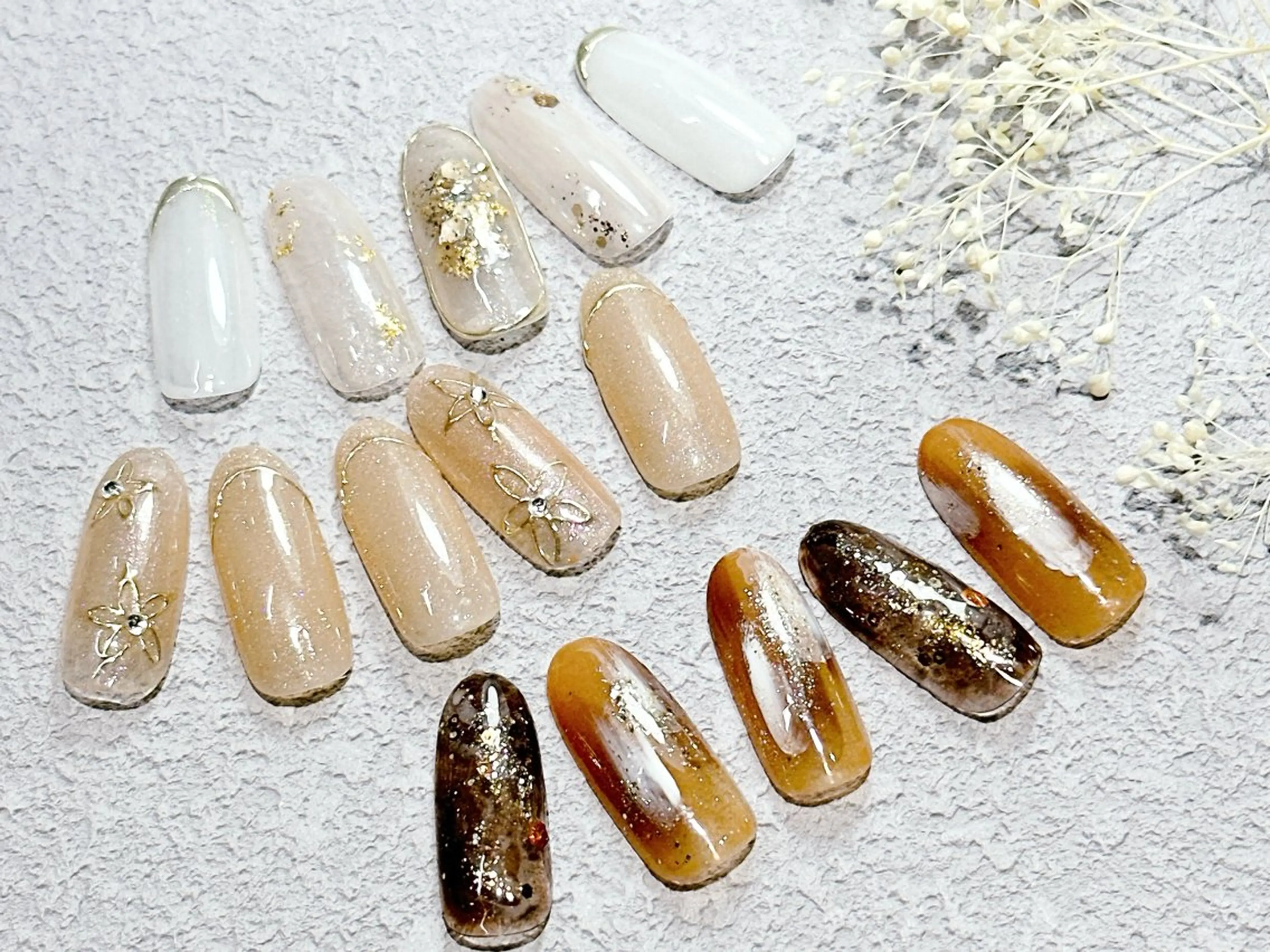 ネイル オーロラネイル べっ甲ネイル ジェルネイル ニュアンスネイル オフィスネイル ネイルサロン パールのネイルデザイン