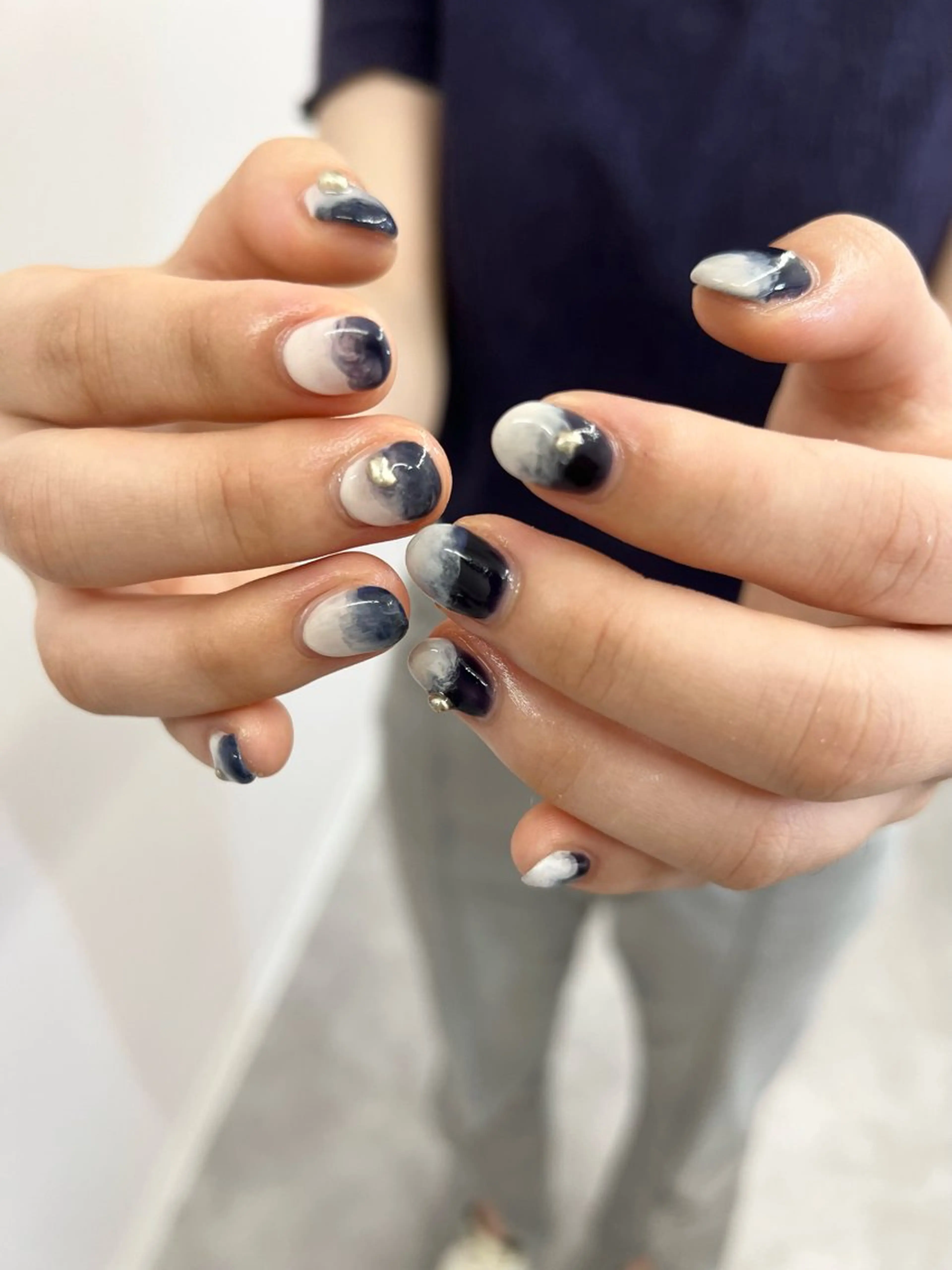 ネイル ジェルネイル グラデーション マグネットネイル ネイビー ニュアンスネイル ハンドネイル ハンドケア Bana_ Nailのその他イメージ