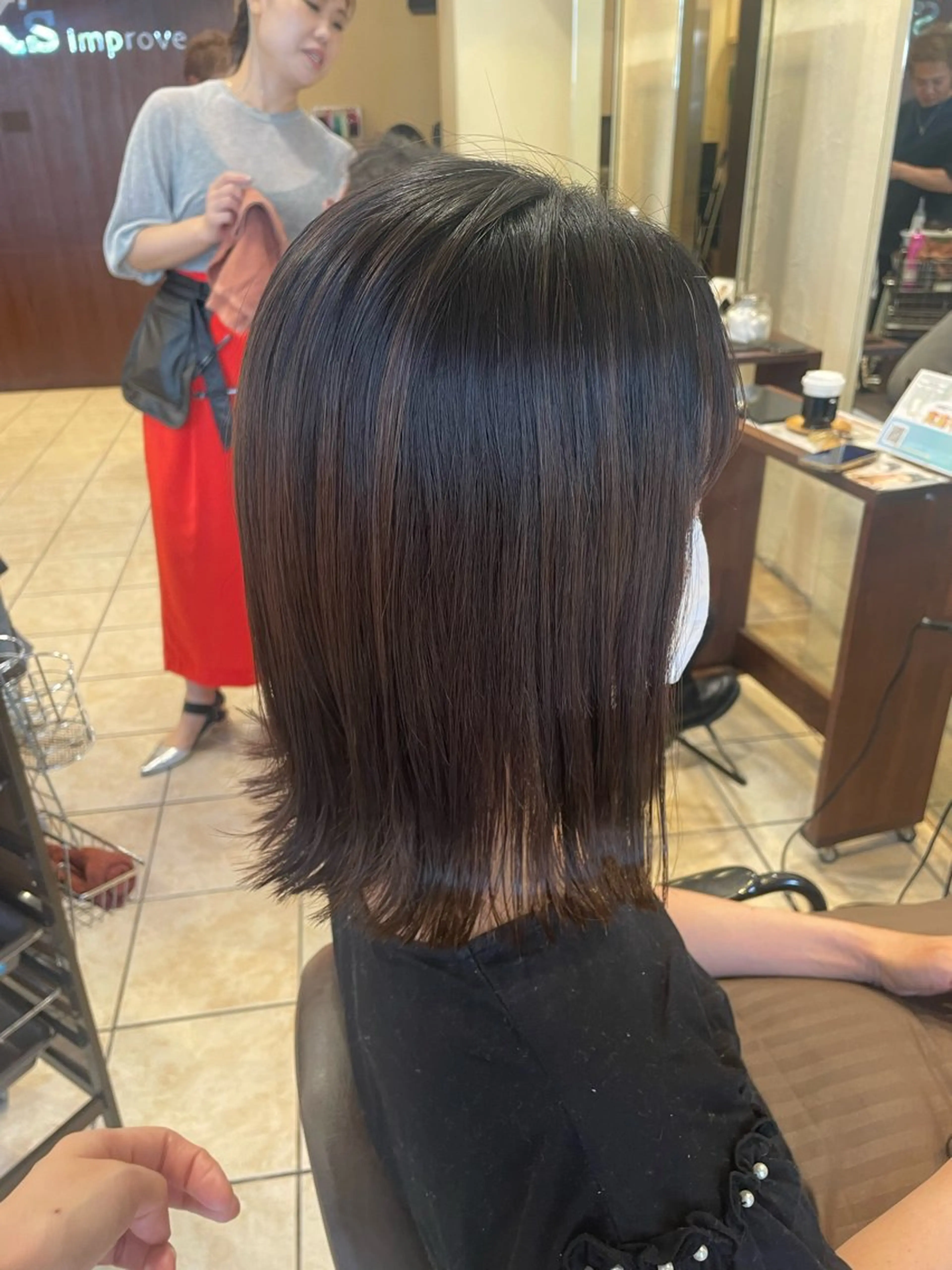 ミディアム 桑田 新菜のヘアスタイル