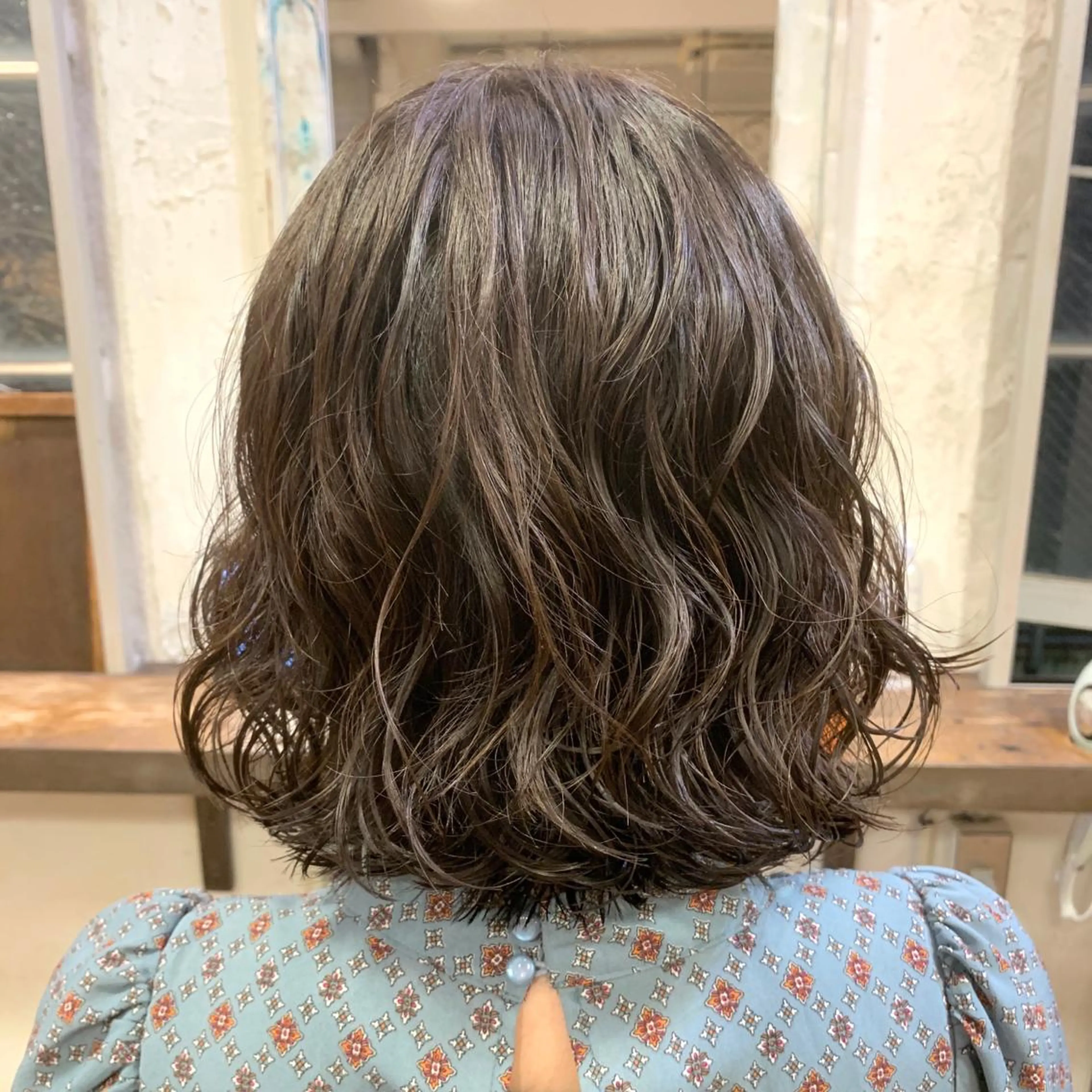 ミディアム パーマ ミディアムパーマ ボブ くせ毛 ハイライト ウルフカット 銀座No.1髪質改善 縮毛矯正/本木のヘアスタイル