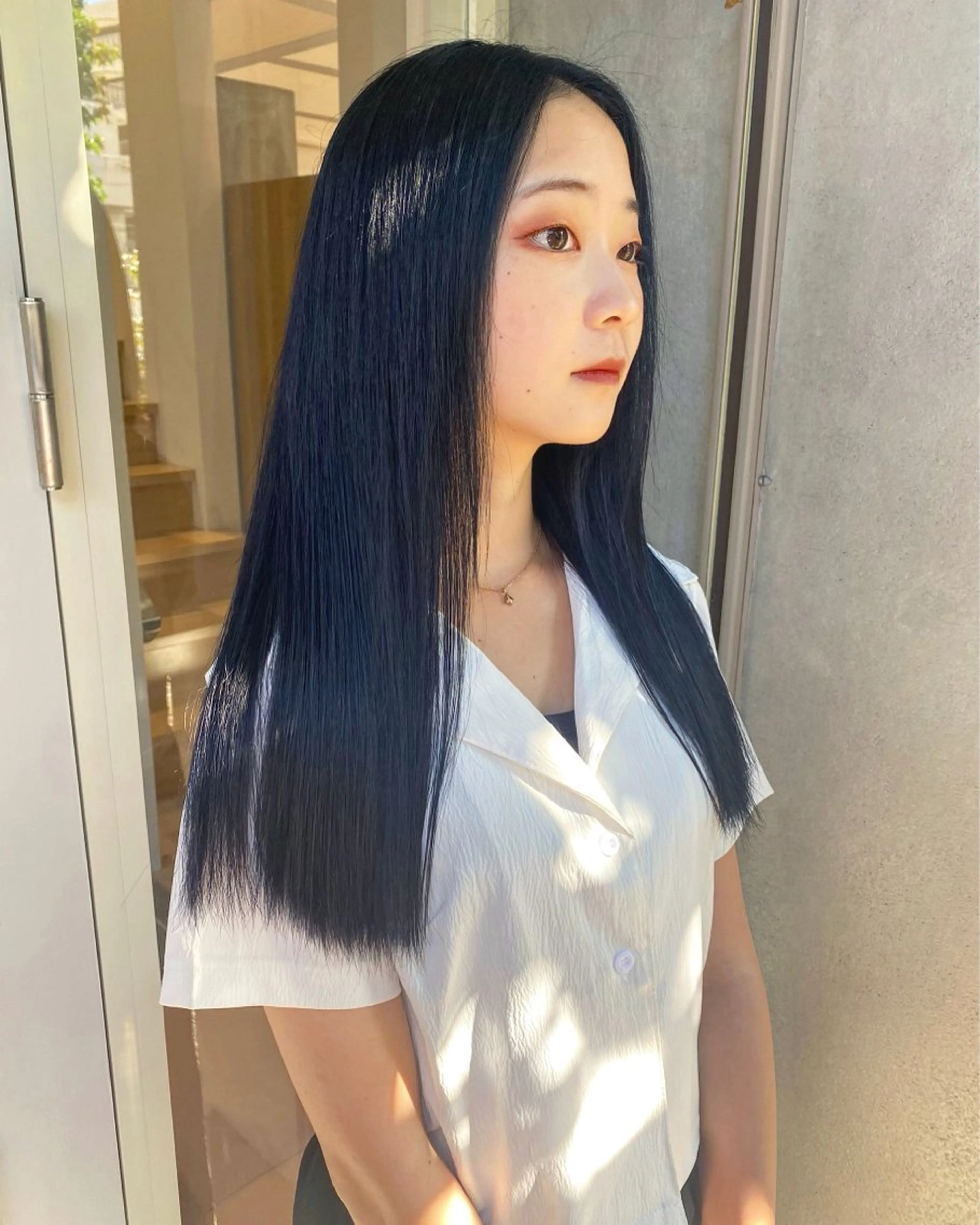 ロング カラー 黒髪 ブリーチ ブルーカラー ブルーブラック トリートメント SHICENEケイ レイヤーカット🦋のヘアスタイル