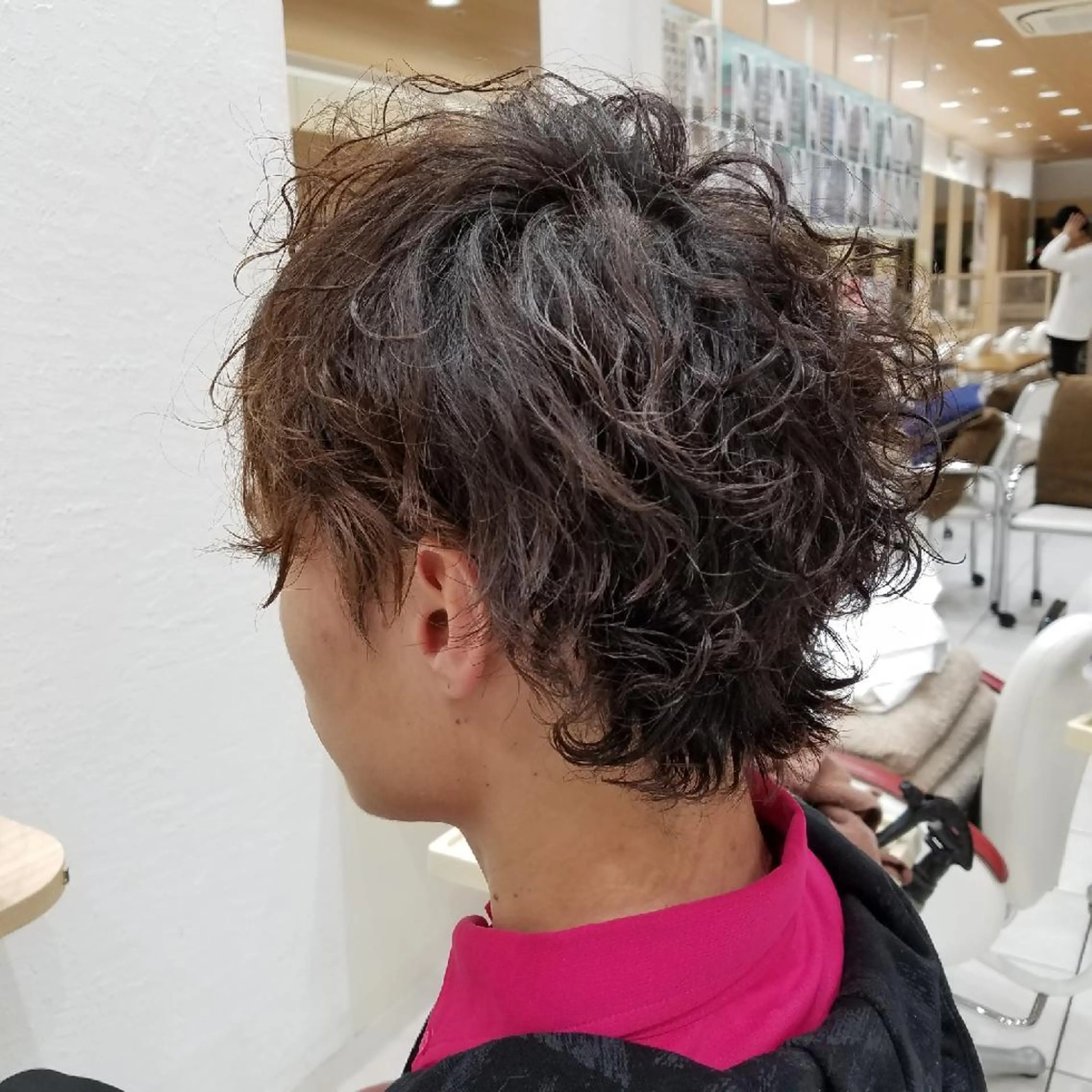 ショート パーマ BLUE MOON 辻岡健太のヘアスタイル