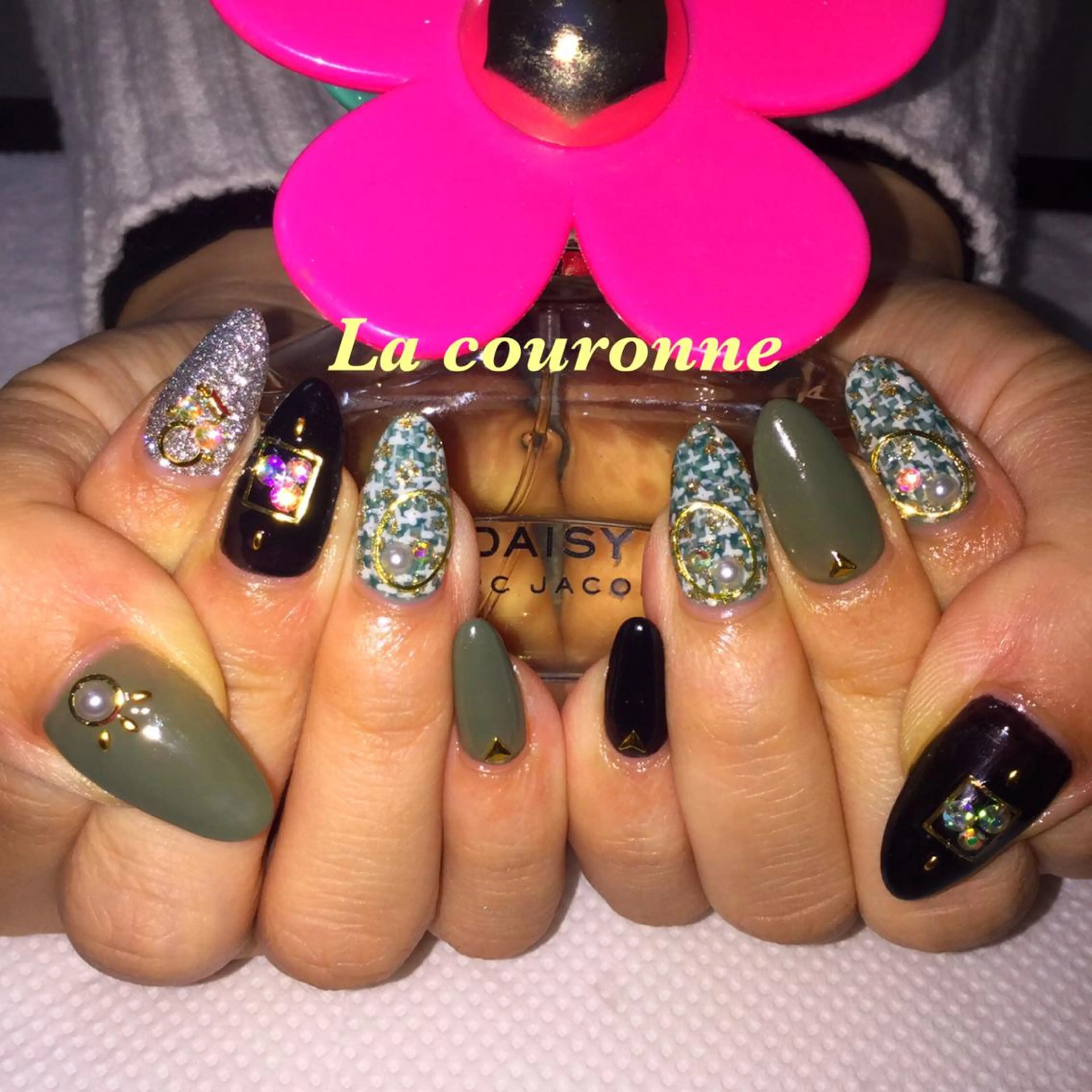 ネイル 持ち込み ハンドネイル Lacouronne NATSUMIのネイルデザイン