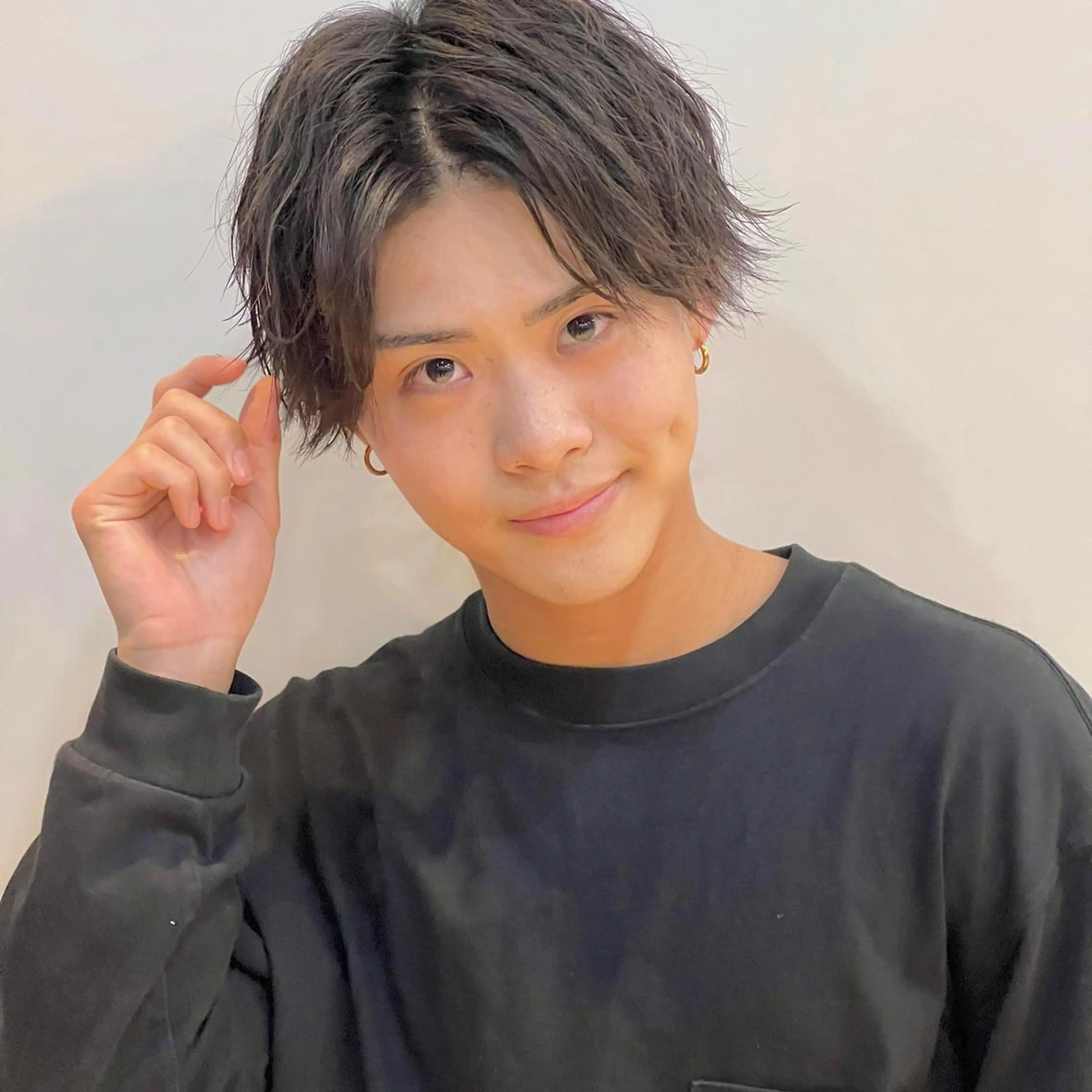 ショート パーマ メンズ メンズパーマ 波巻きパーマ メンズカット曲がる 縮毛矯正佐々木タクマのヘアスタイル