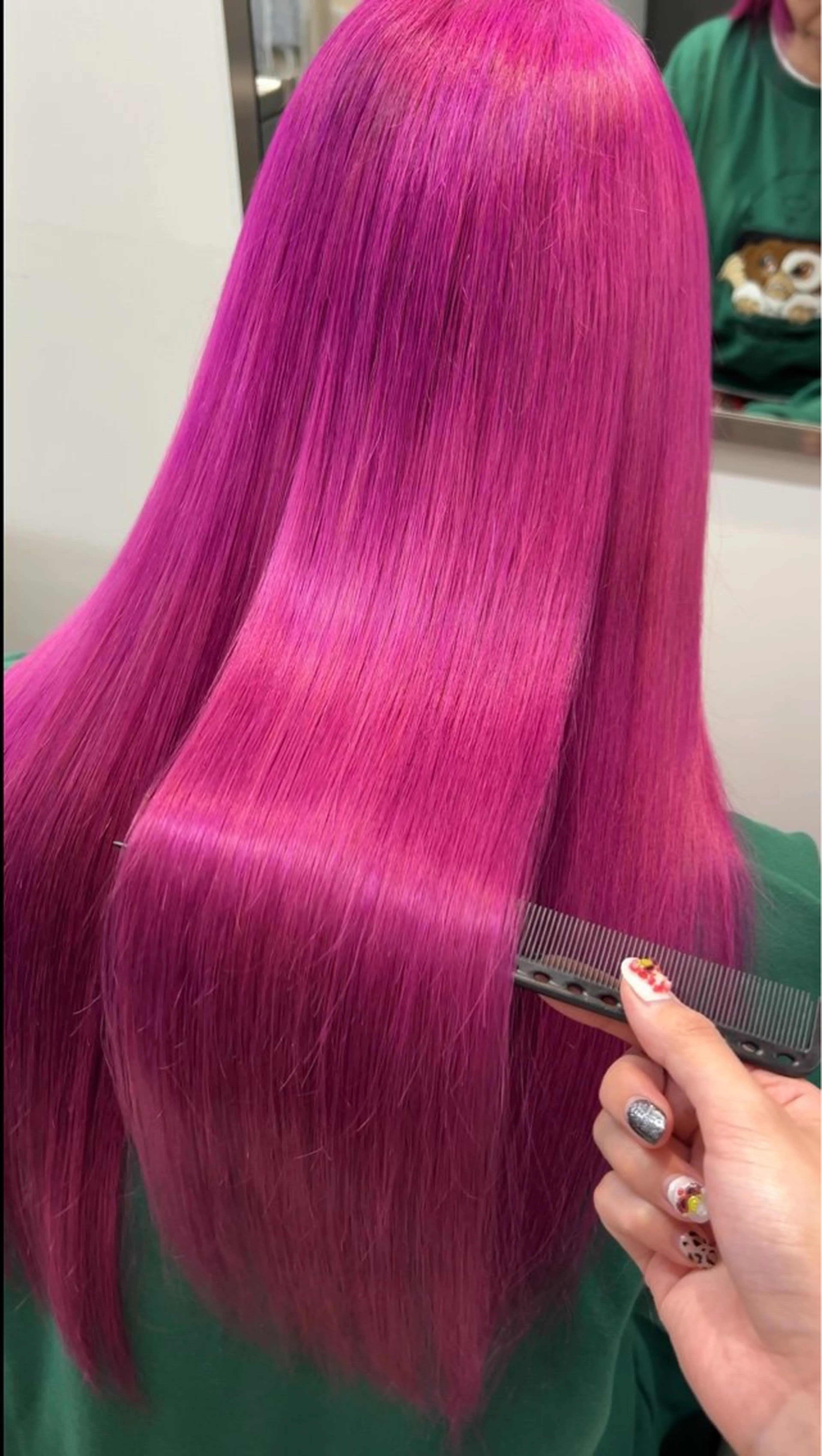 ロング カラー 中西愛莉 ミミトモリトのヘアスタイル