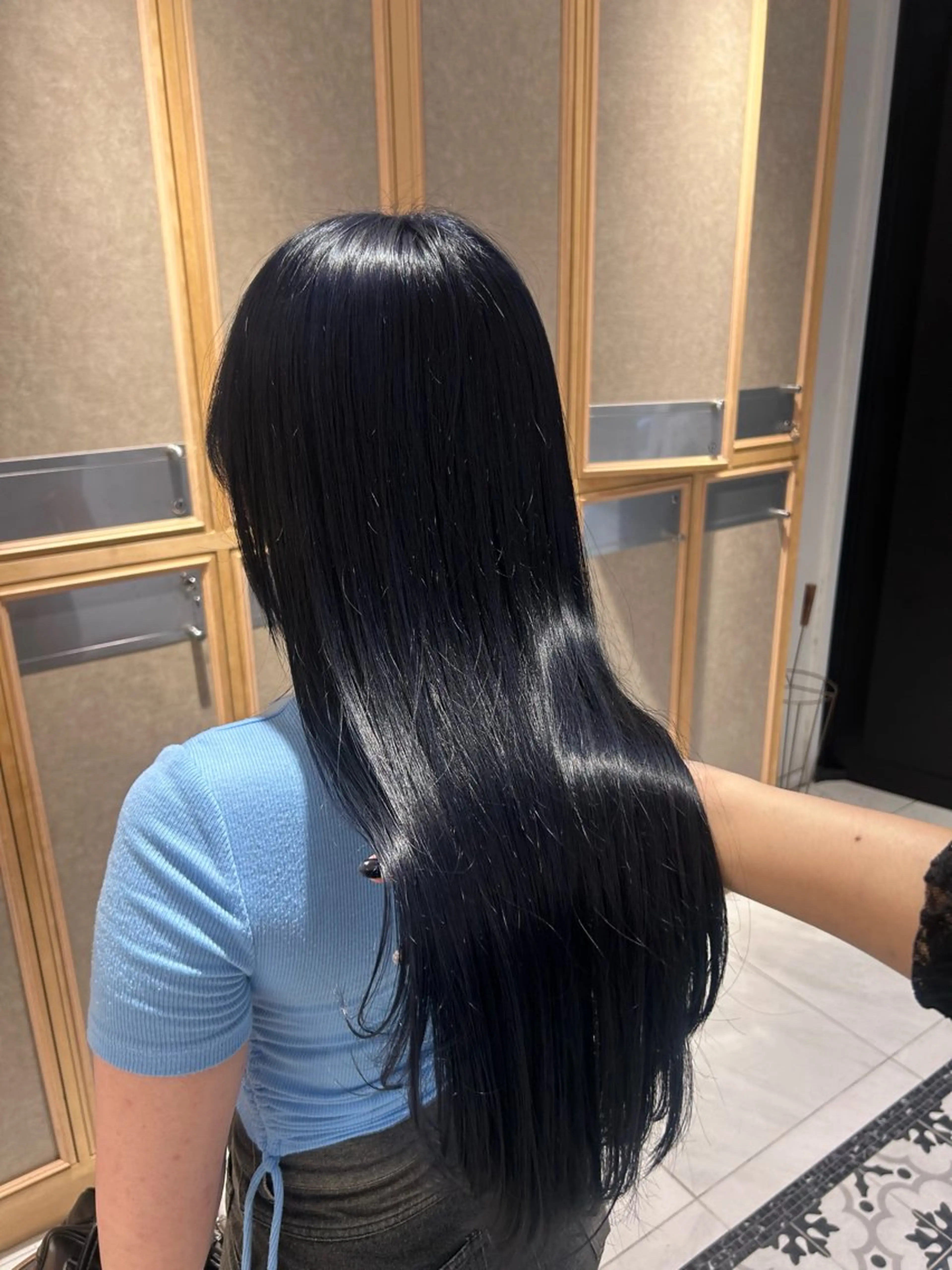 カラー ブリーチ ブルーカラー ヘアカラー トリートメント ヘッドスパ ヘアセット miko🪽地毛風/ ハイトーン/レイヤーのヘアスタイル