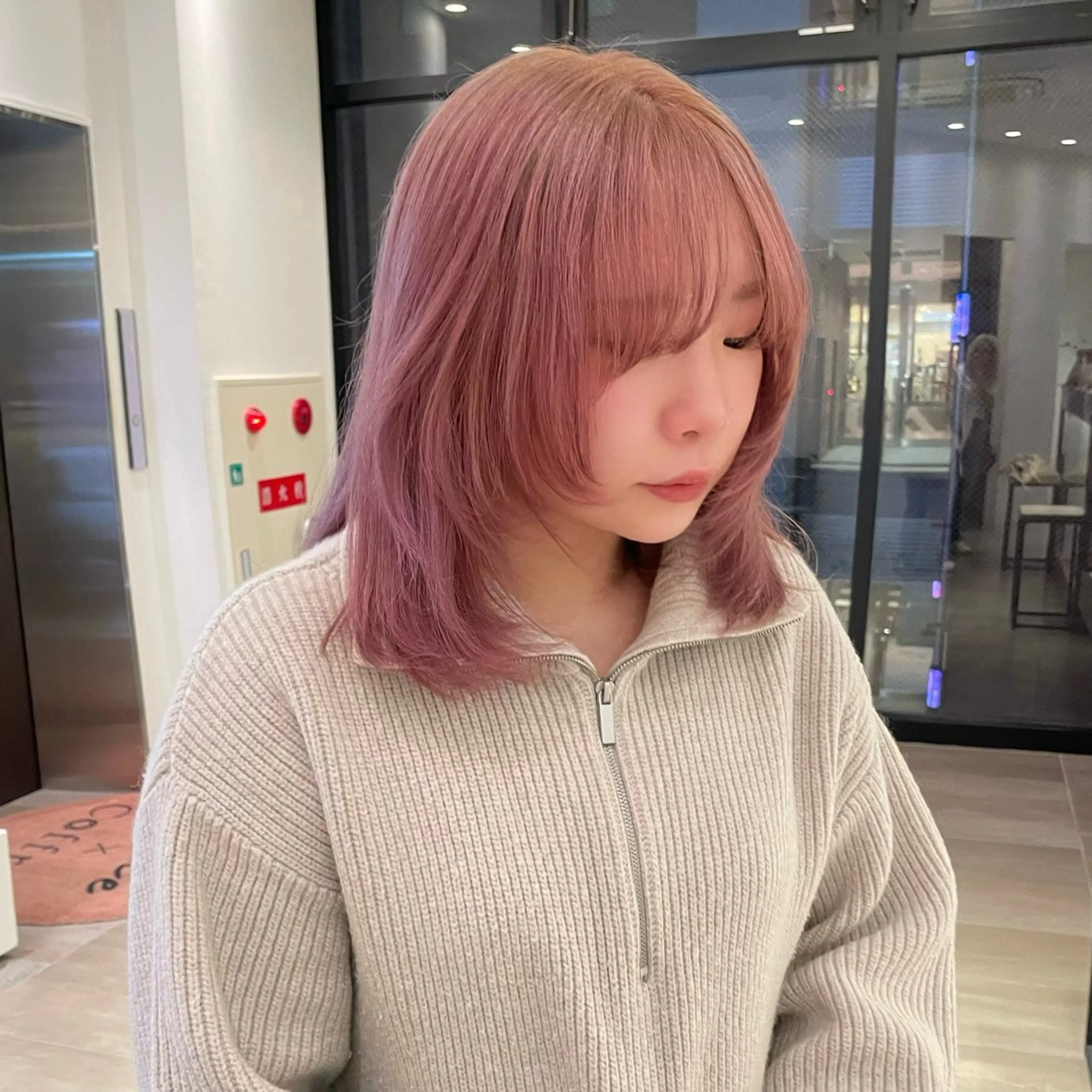 ミディアム カラー ベージュカラー ブリーチ ケアブリーチ ミルクティーベージュ ボブ ヘアカラー トリートメント 透明感/ベージュ/ 艶髪/ボブ🫧門脇由のヘアスタイル