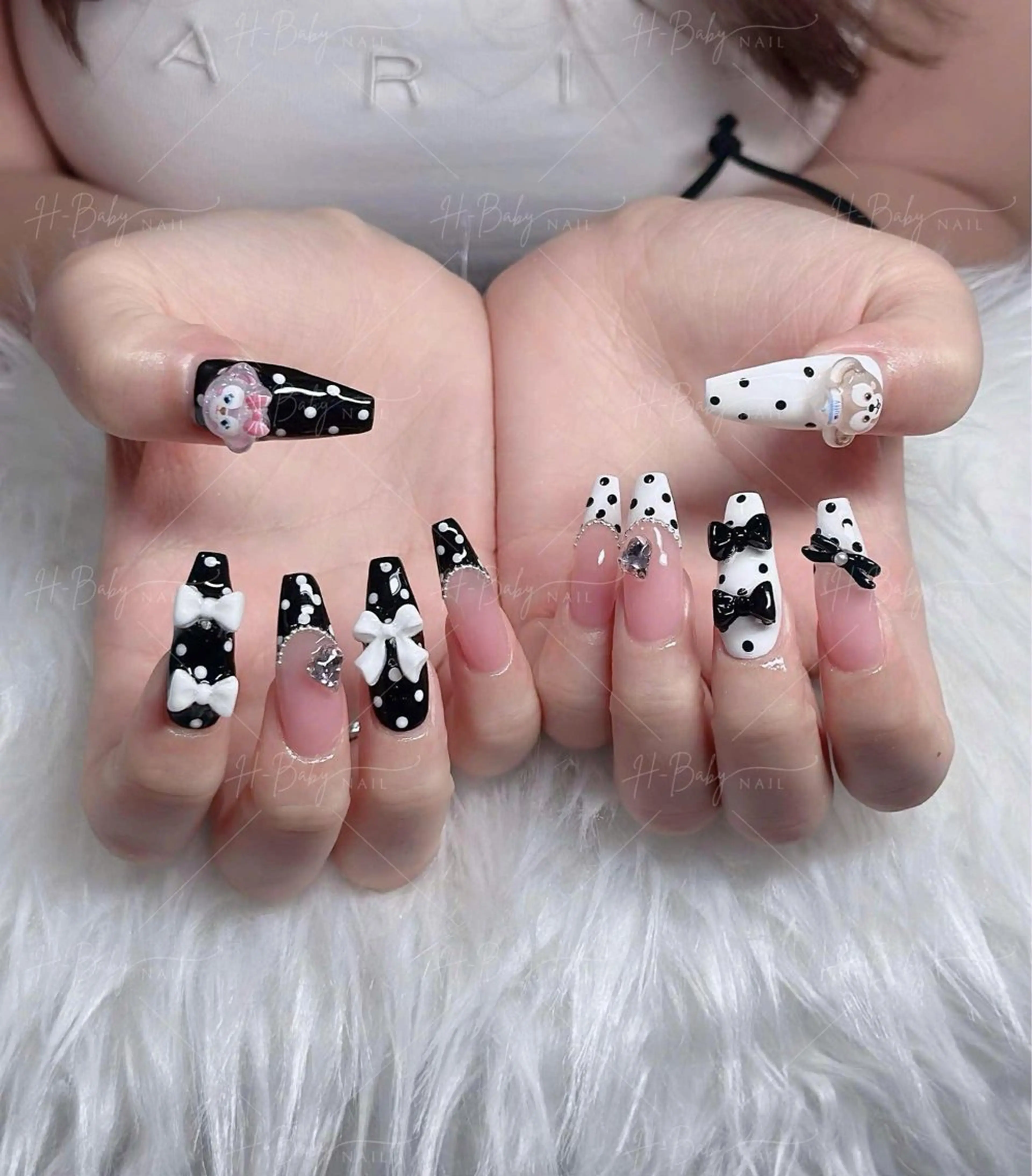 ネイル フレンチネイル ジェルネイル ガラスフレンチ ハロウィン ハート H.baby Nail Salonのネイルデザイン