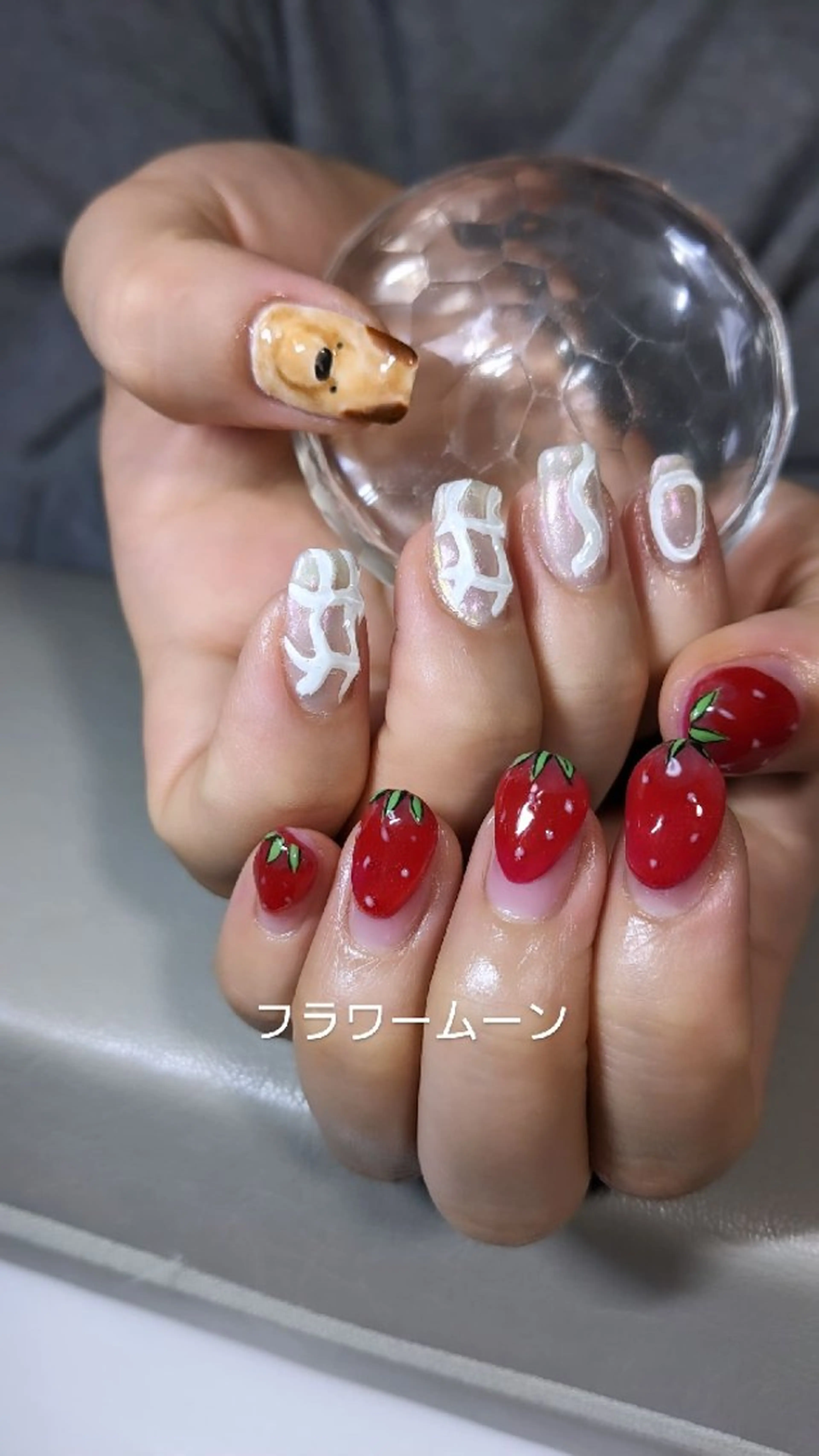 ネイル フラワー ムーンのネイルデザイン