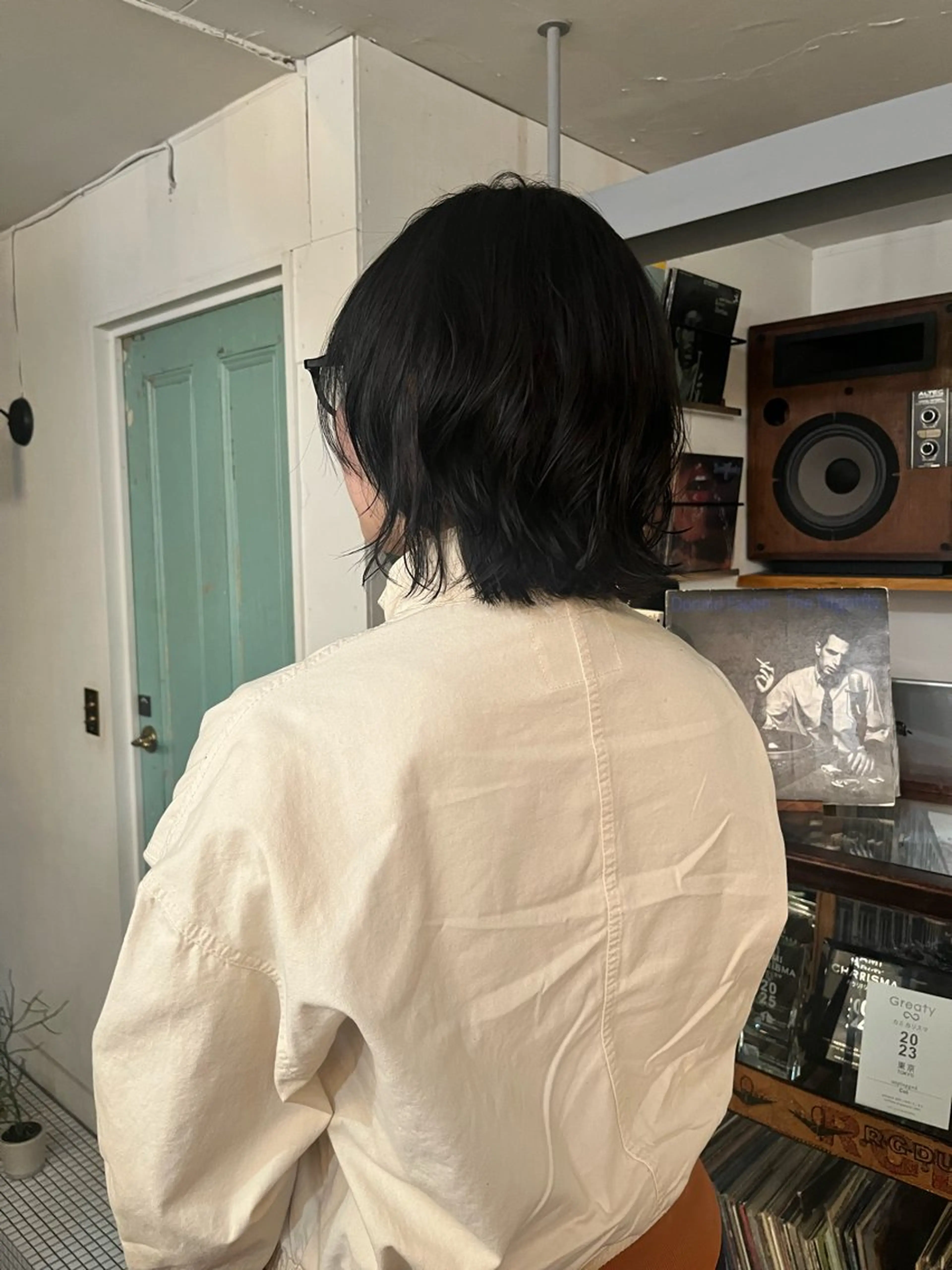 ショート カラー アッシュ 透明感カラー オリーブカラー シルバー レイヤー/ベージュ mikuのヘアスタイル