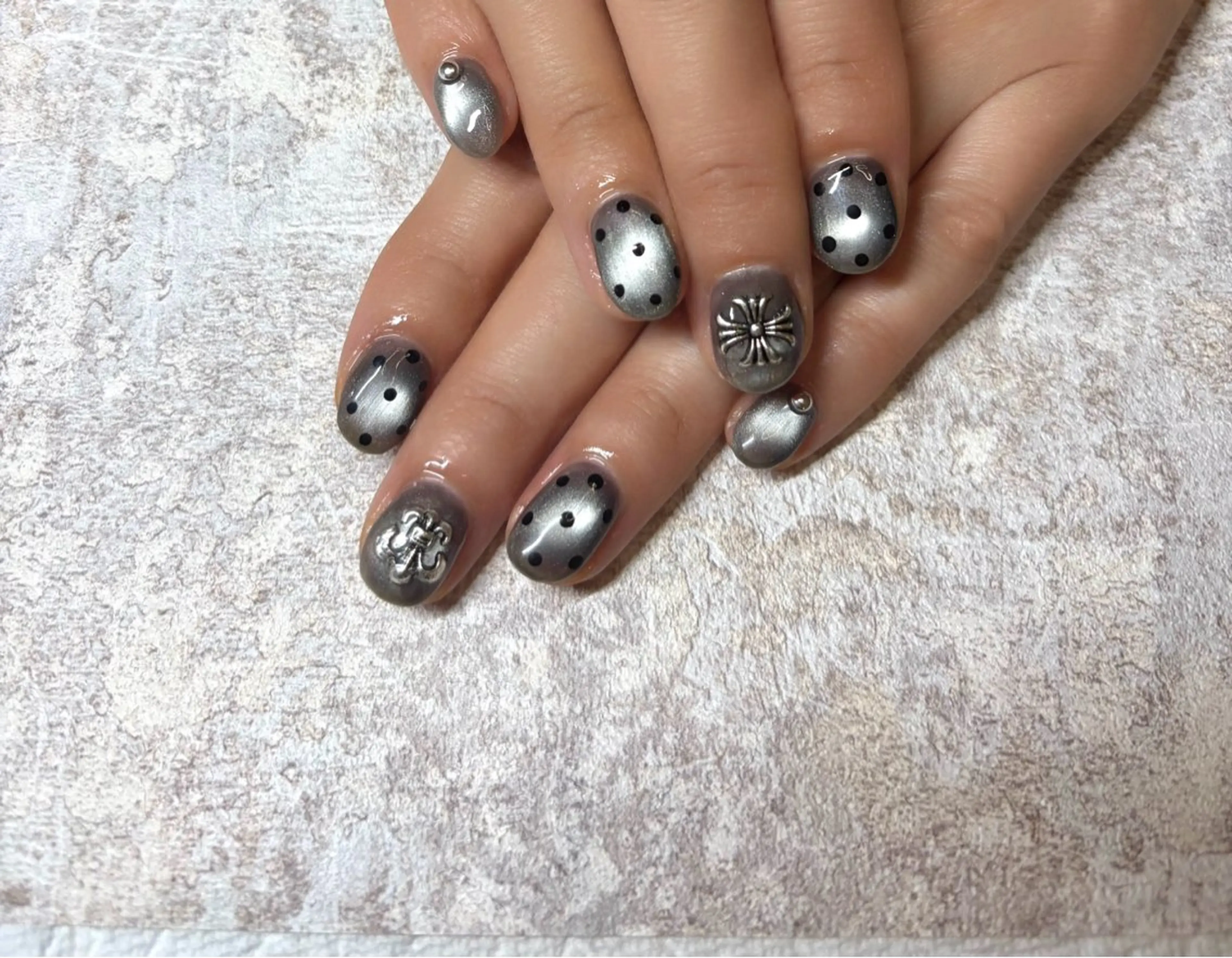 ネイル シンプルネイル Lowé所属・Lowé みるくのネイルデザイン