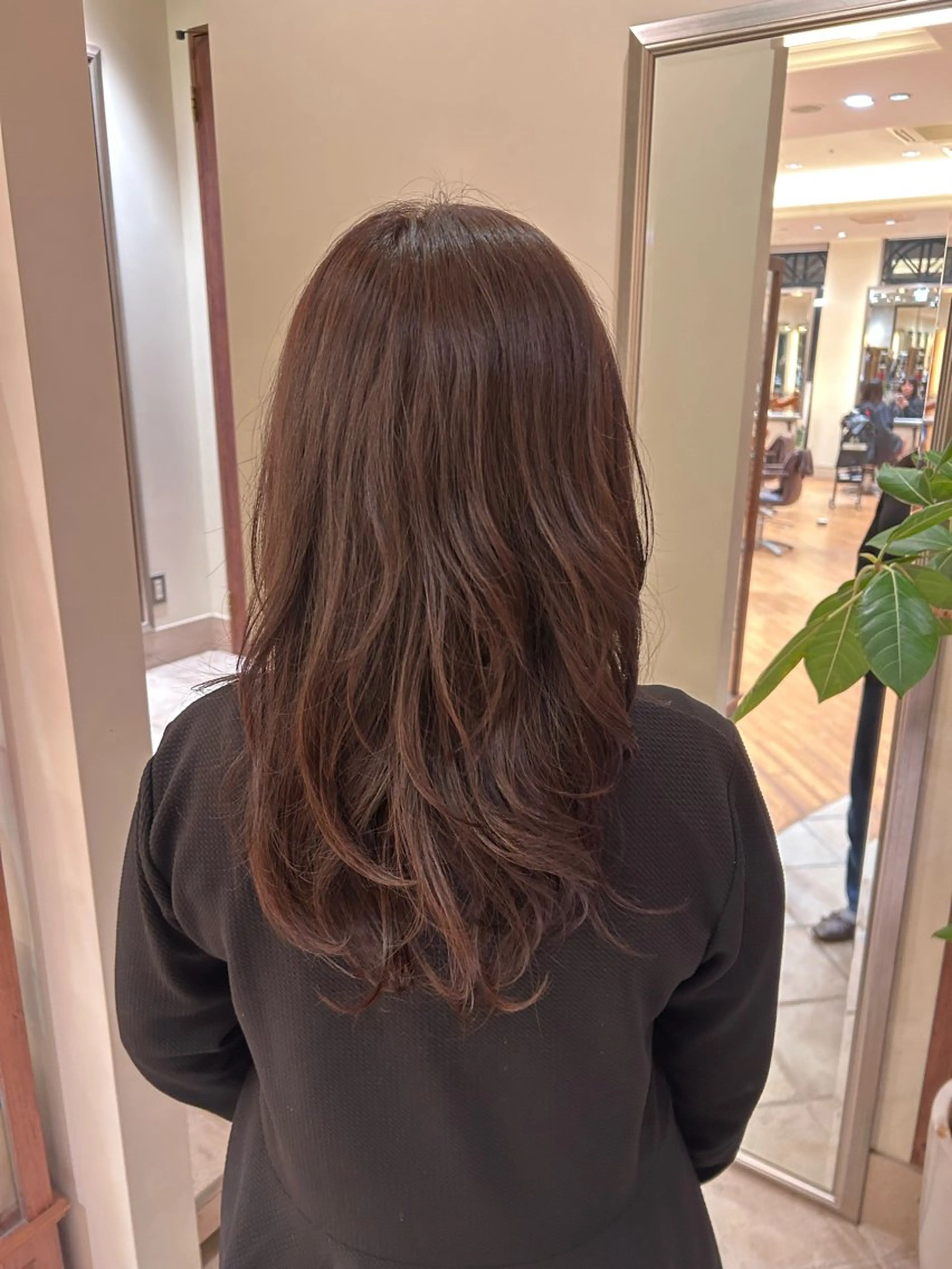 ミディアム ヘアカラー BEAUTRIUM265所属・平野 枝莉のヘアスタイル