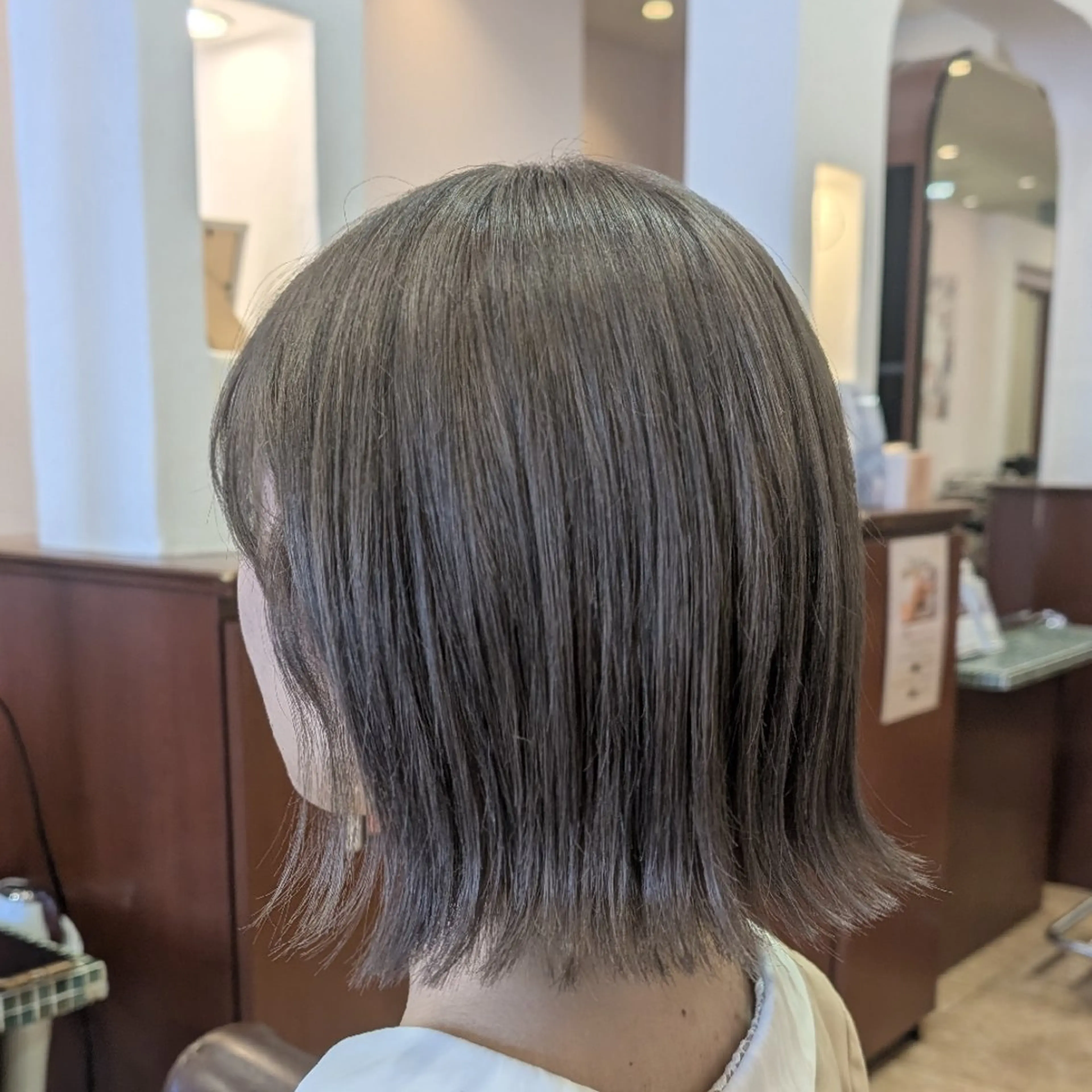 ショート カラー アッシュ ベージュカラー ダブルカラー ミルクティーベージュ 外ハネヘア カット ヘアカラー ブランシェ勝川南口店 石原 あゆみのマツエク・マツパデザイン