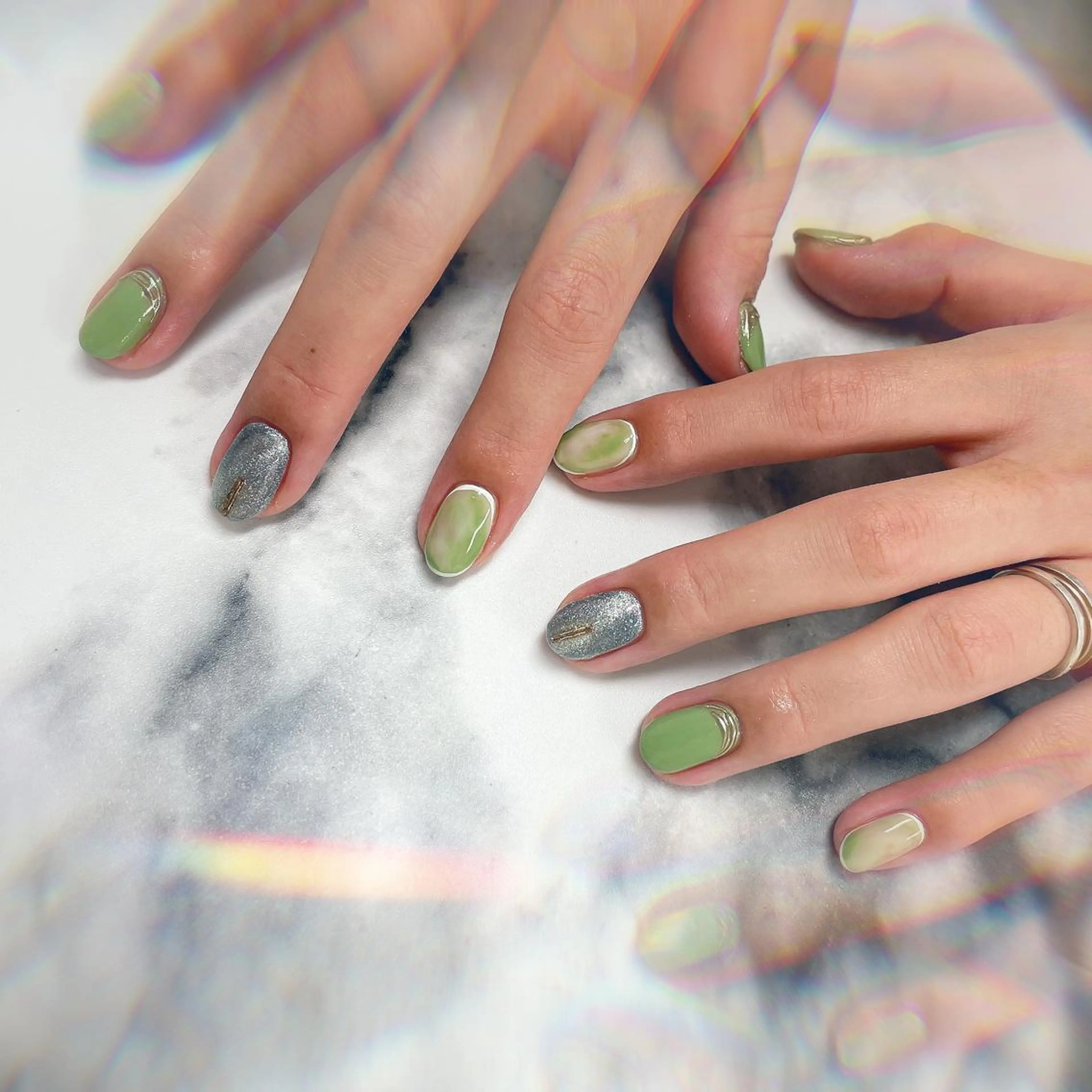 ミディアム カラー ネイル マツエク・マツパ ハンドネイル ハンドケア 💎ビューティサロン 湘南　RIRAN💎のネイルデザイン