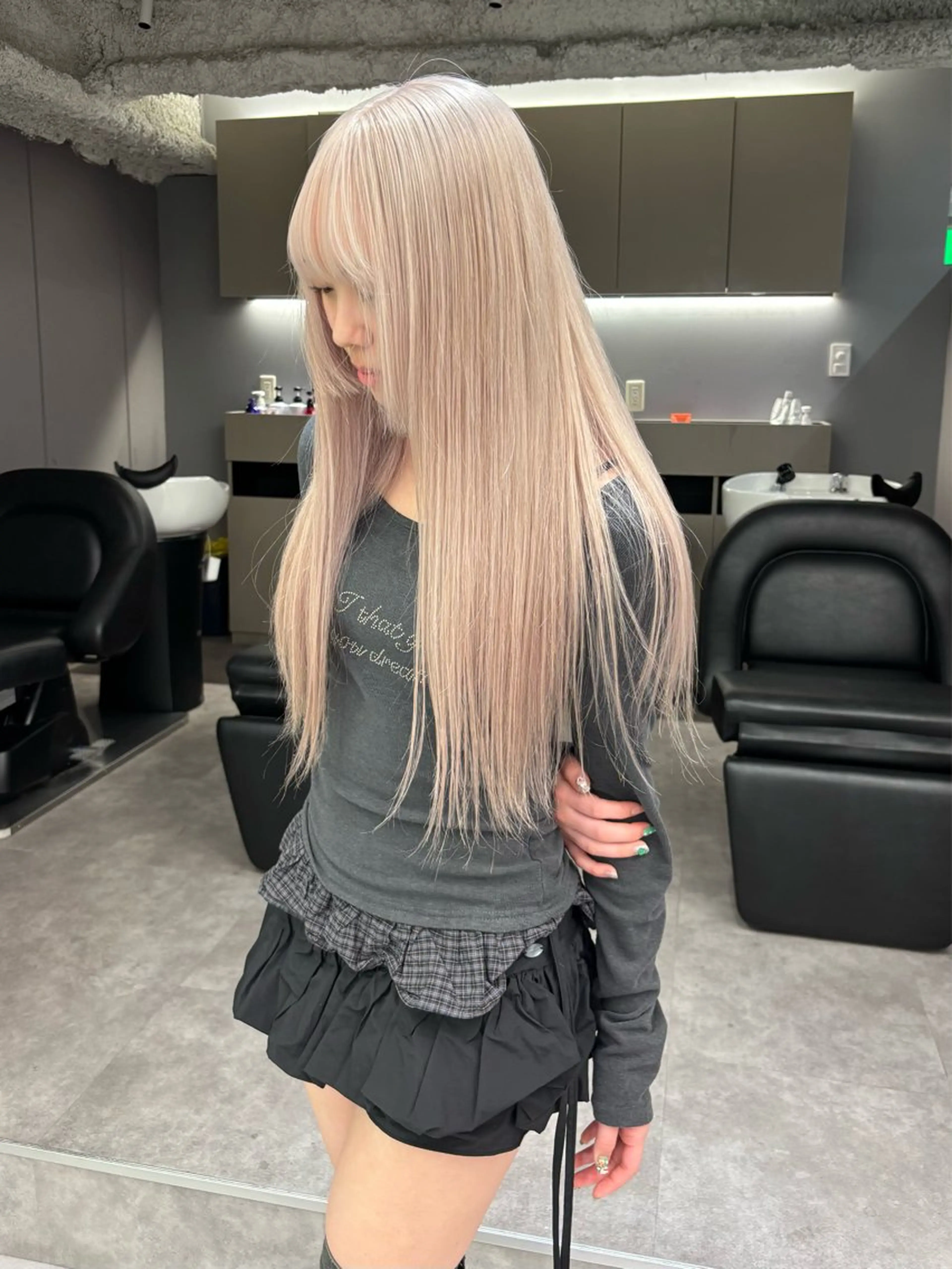 セミロング カラー ベージュカラー ハイトーンカラー ホワイトベージュ 縮毛矯正 ヘアカラー トリートメント 名古屋/デザイン/ ブリーチ/松井亮磨のヘアスタイル