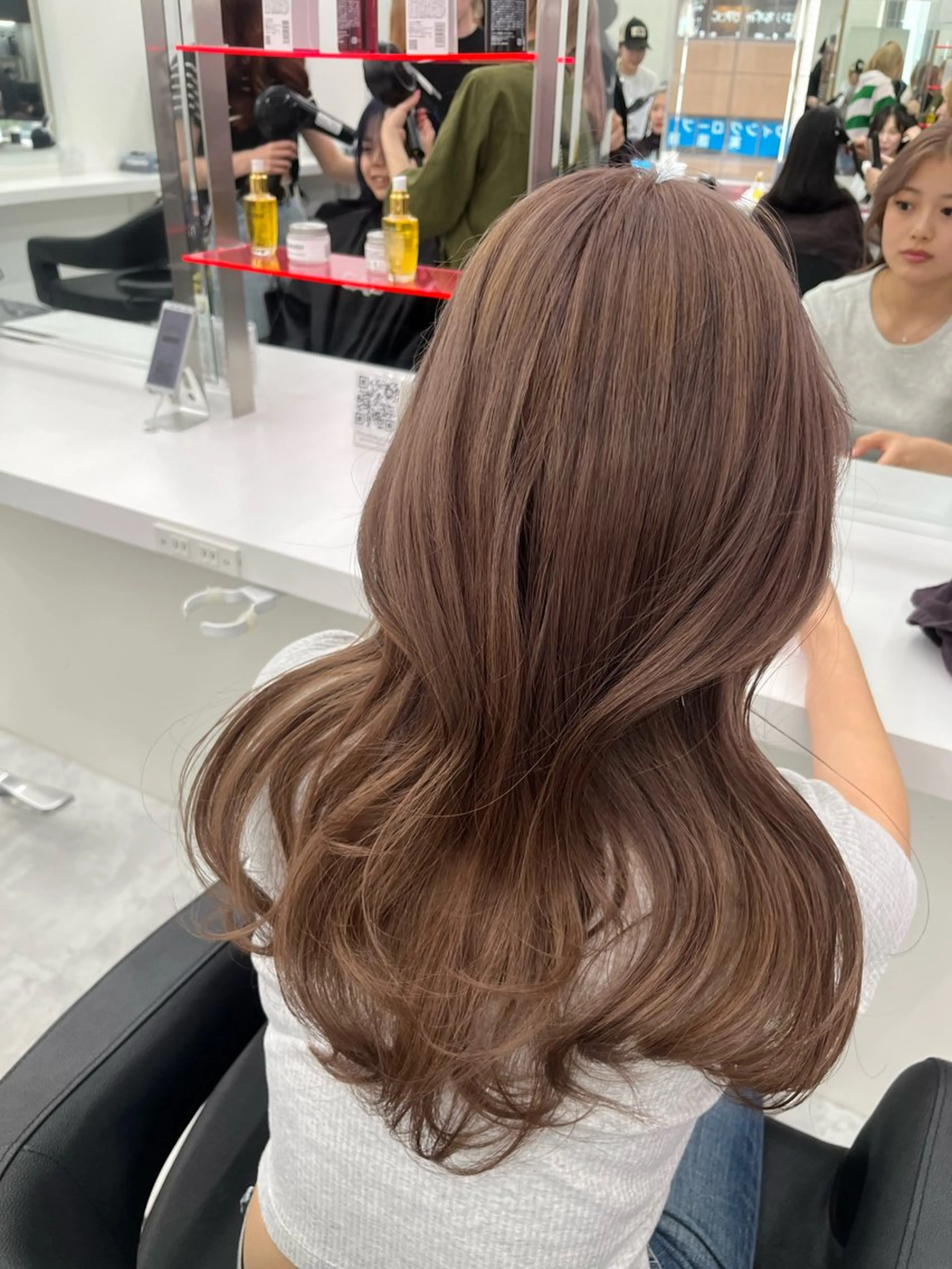 ロング ヘアカラー トリートメント ヘッドスパ ヘアセット ❤︎ワンホンガーリー なハイトーンヘア❤︎のヘアスタイル