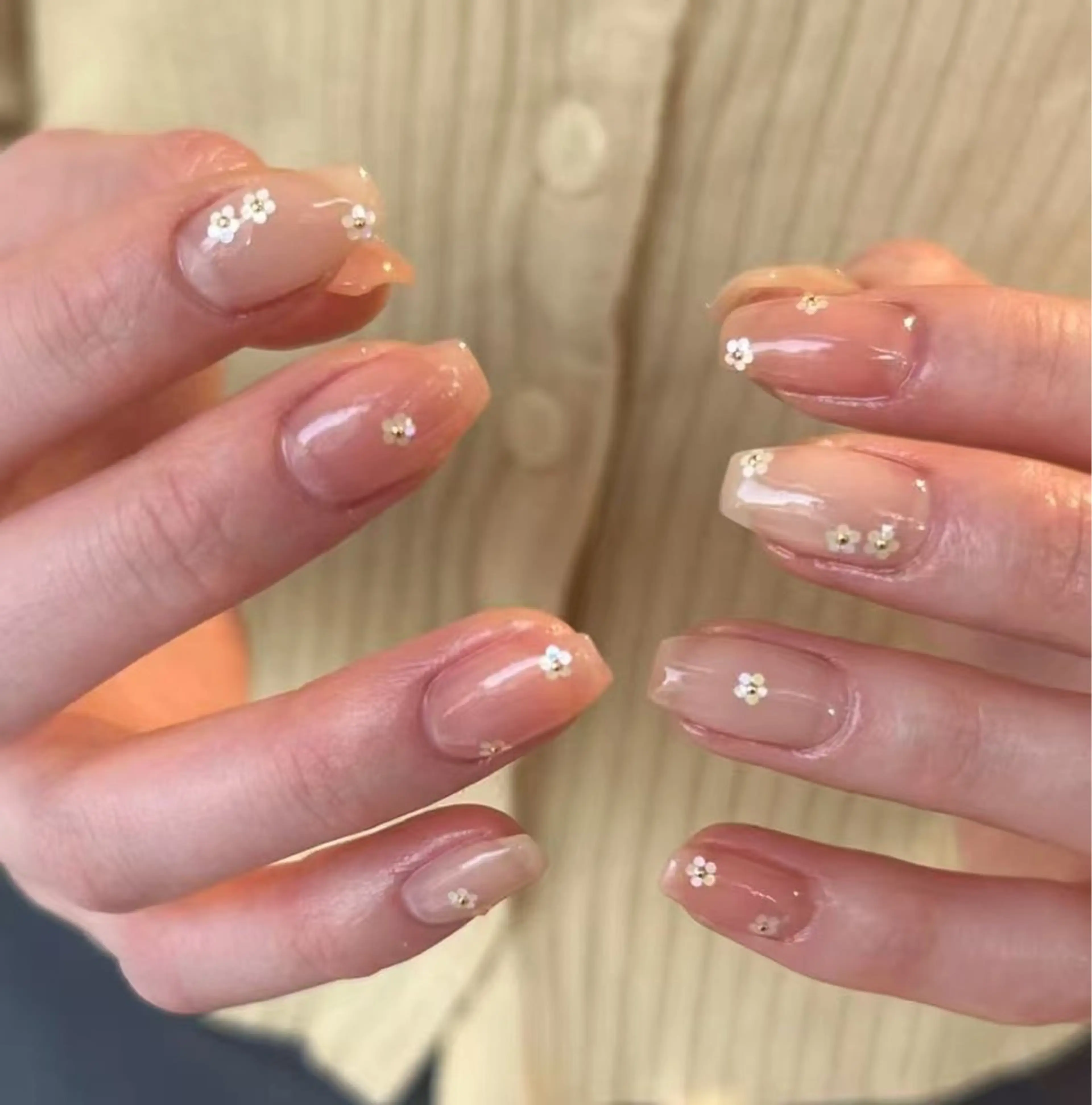 ネイル オーロラネイル フラワーネイル フットネイル フレンチネイル ジェルネイル ハンドネイル BabyYouMi ねねのネイルデザイン