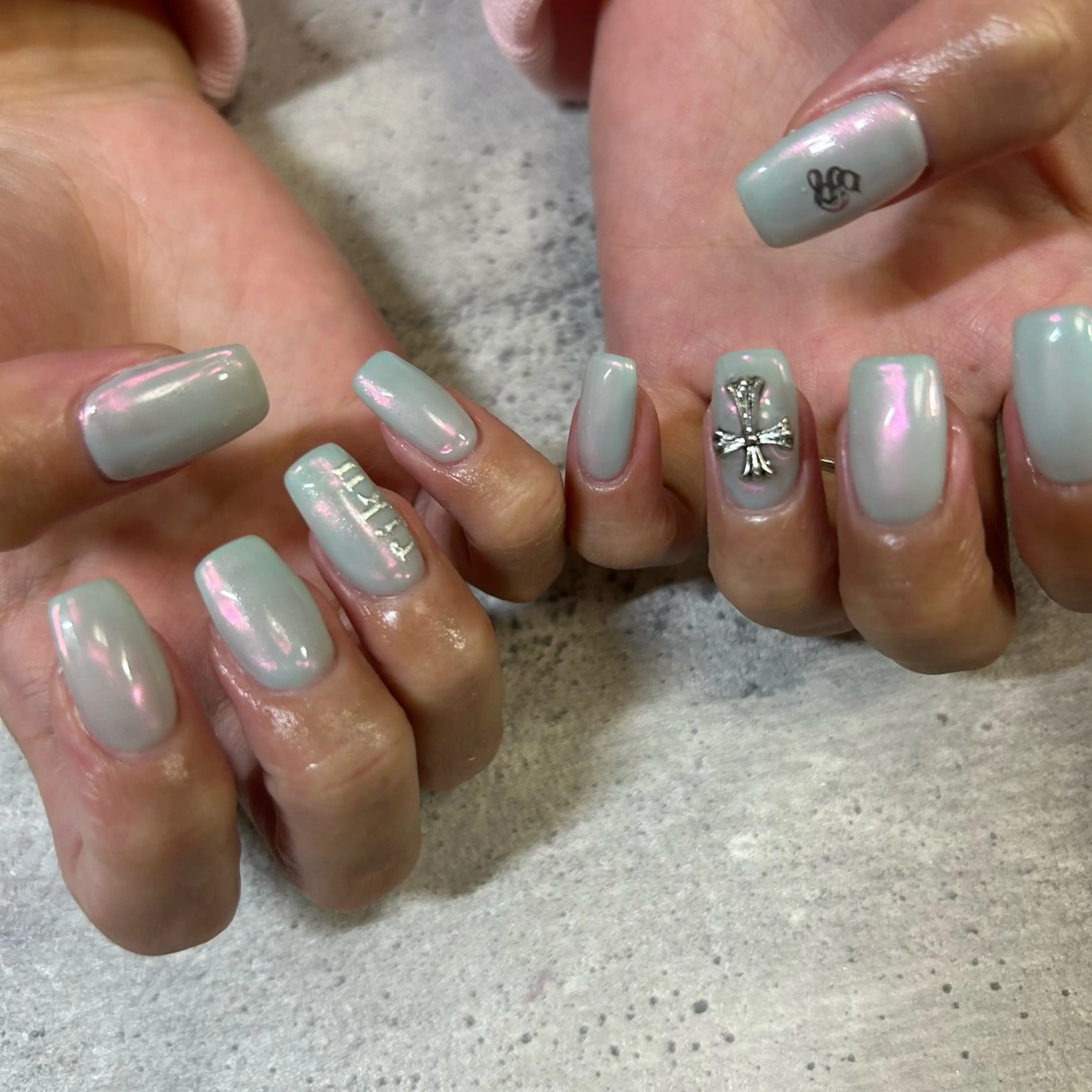 ネイル オーロラネイル 水色 ハンドネイル ハンドケア 今福鶴見ネイル 8(ｴｲﾄ)のネイルデザイン