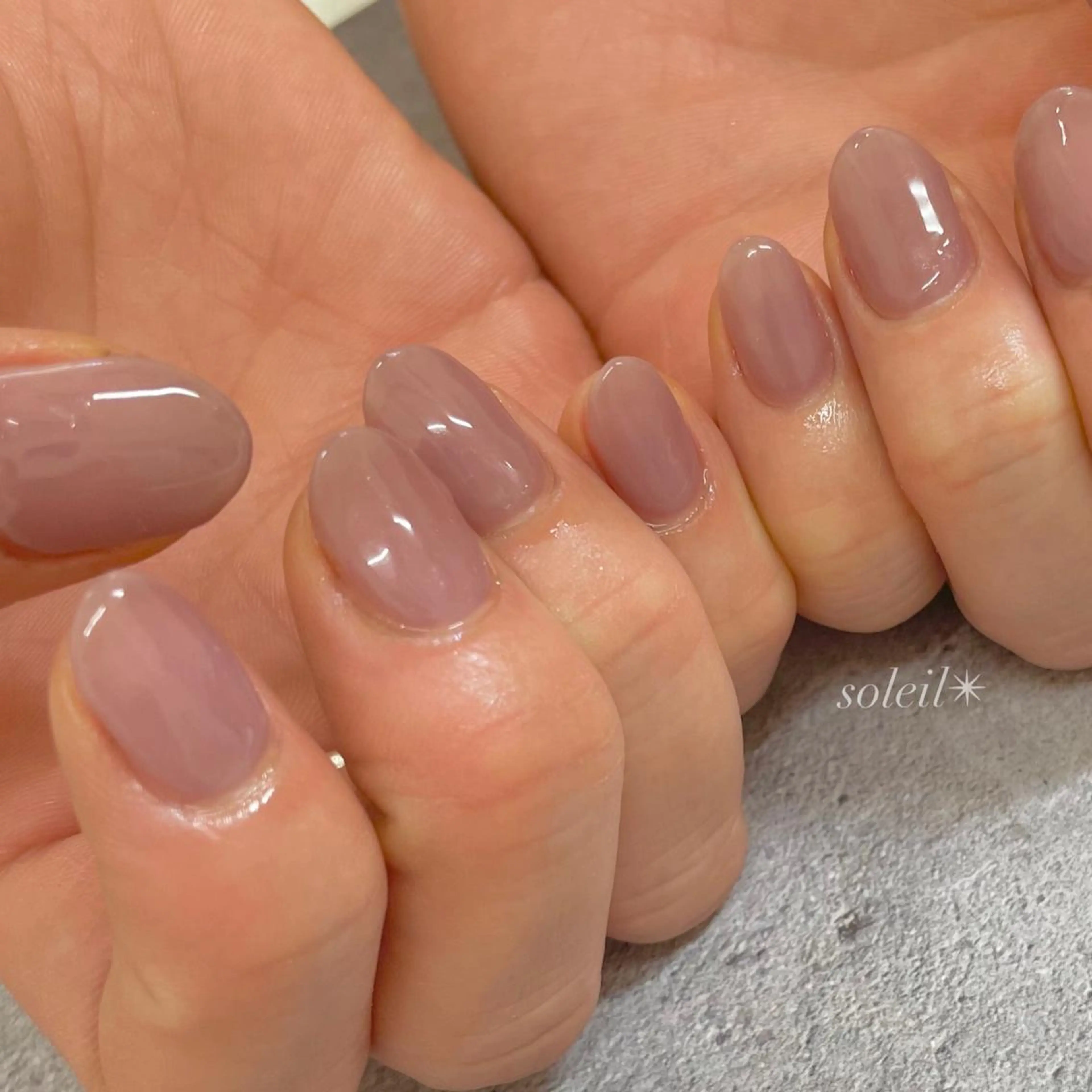 ネイル アートネイル キラキラネイル ラメ(グリッター) ニュアンスネイル オフィスネイル 粟津 美紀のネイルデザイン