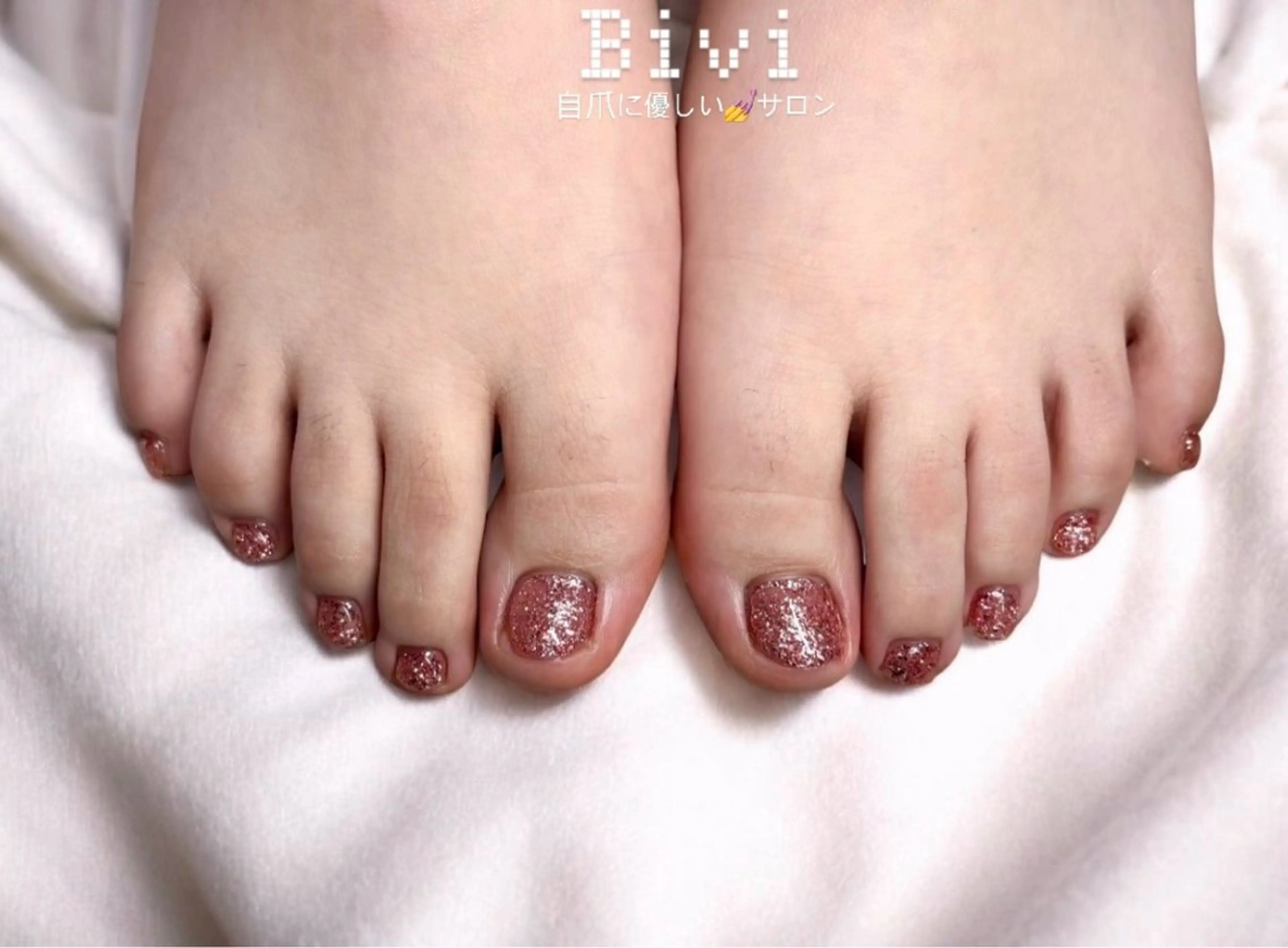 ネイル アートネイル フットネイル ラメ(グリッター) 持ち込み 春ネイル フットネイル ♡Bivi♡自爪に 優しいネイルサロンのネイルデザイン