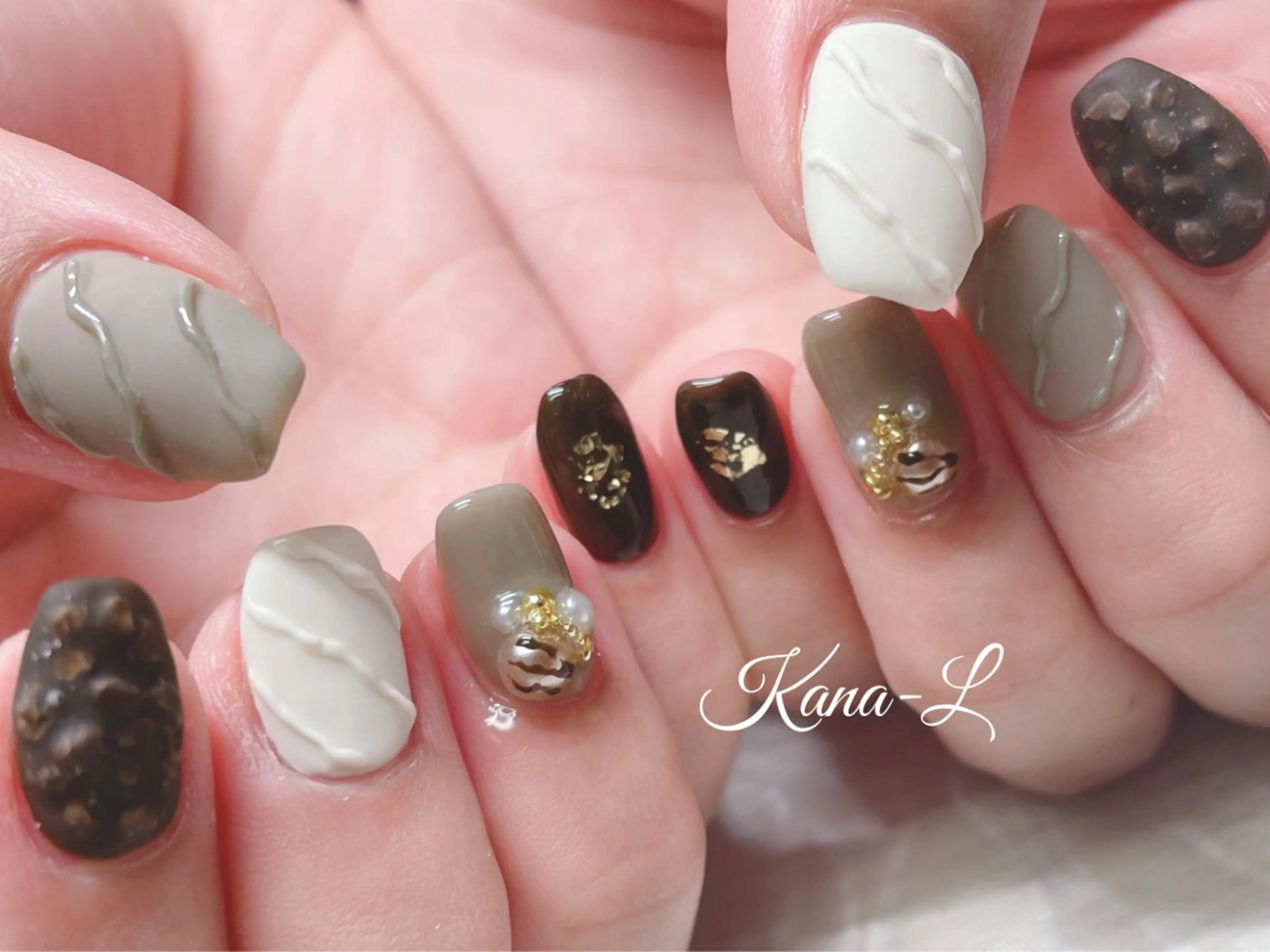 ネイル ジェルネイル キラキラネイル ニュアンスネイル パラジェル バレンタイン 芦辺 香奈のネイルデザイン