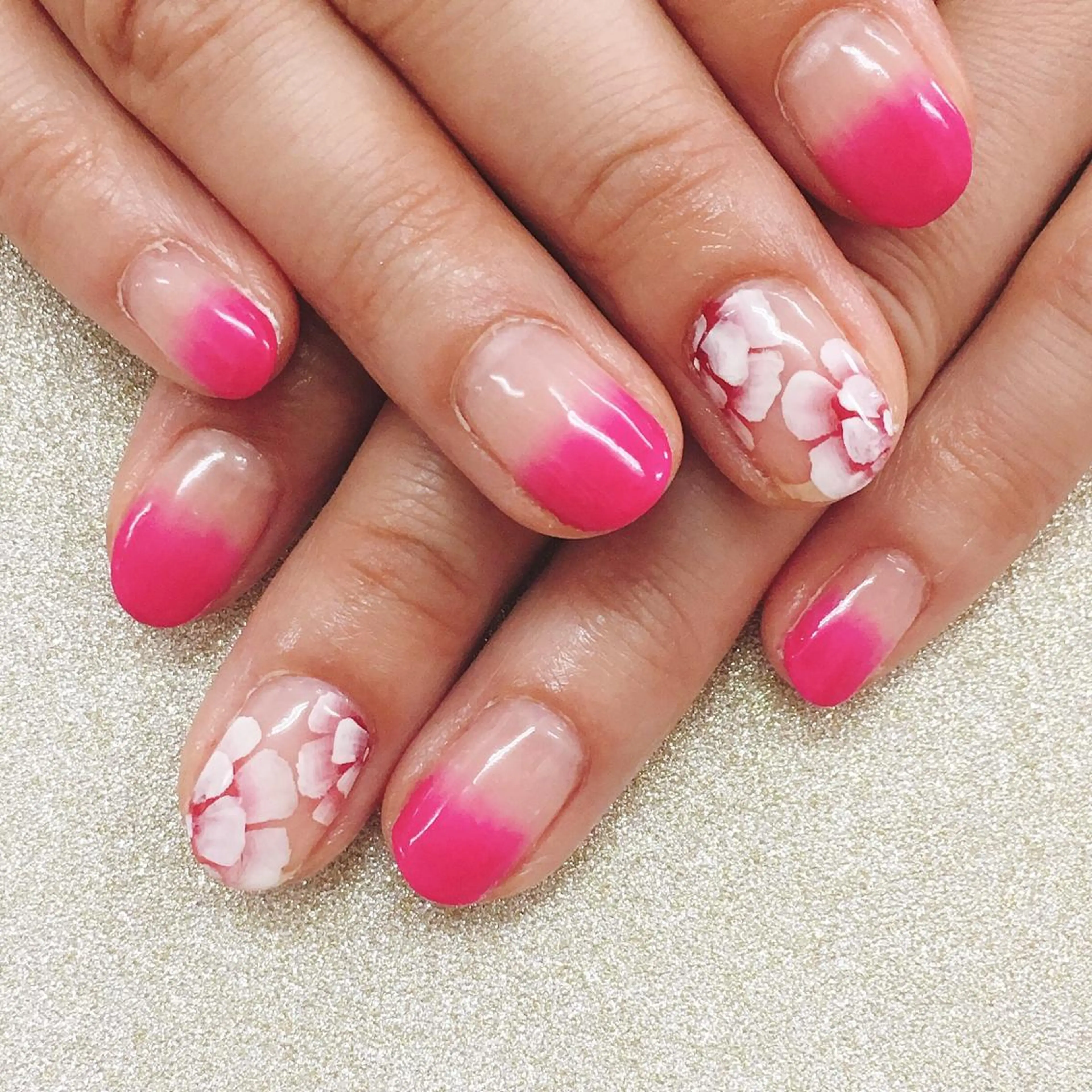 ネイル アートネイル グラデーション nailsalon vanilla.のネイルデザイン