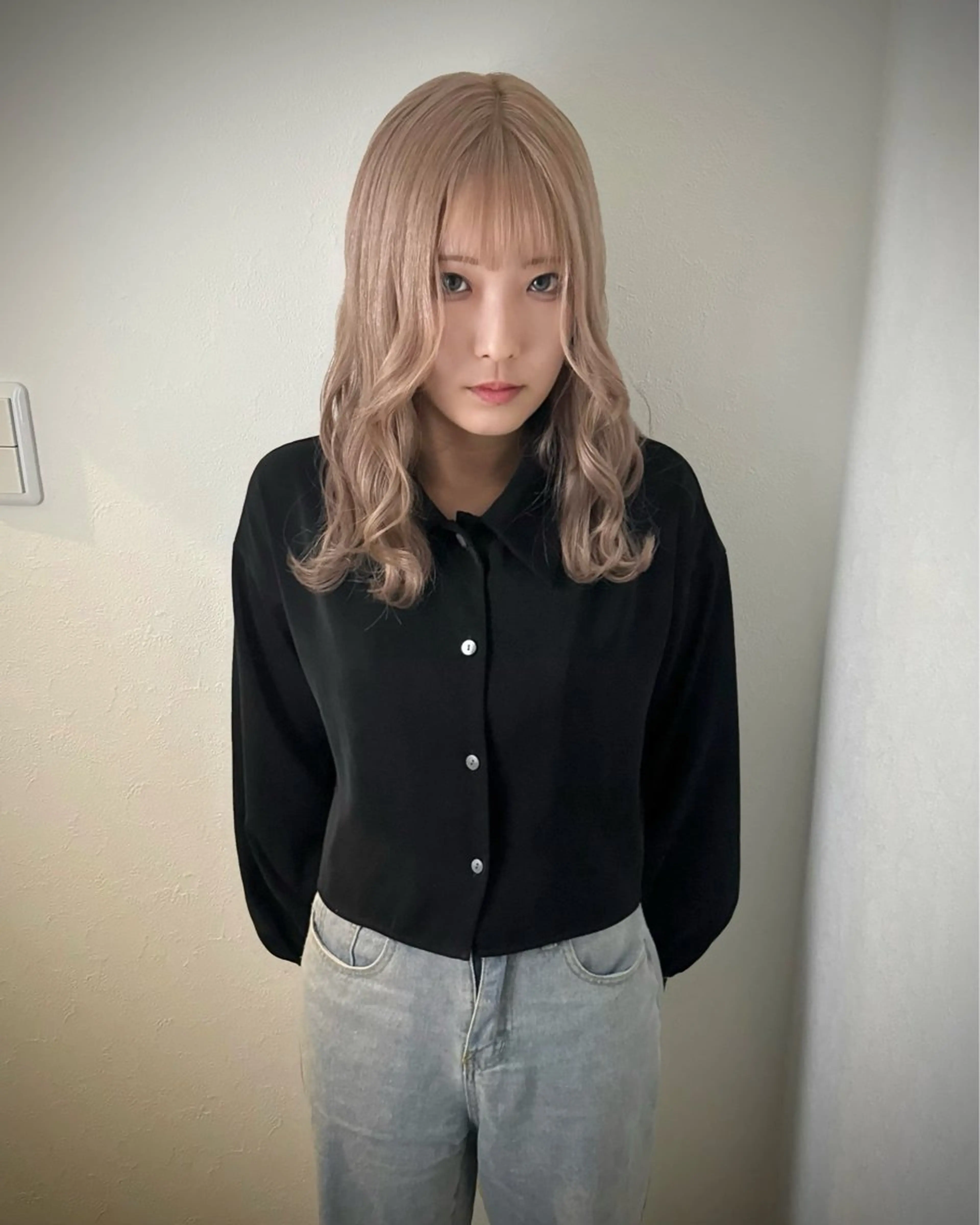 セミロング エフェクトブリーチ 神戸 三宮 麟太郎のヘアスタイル