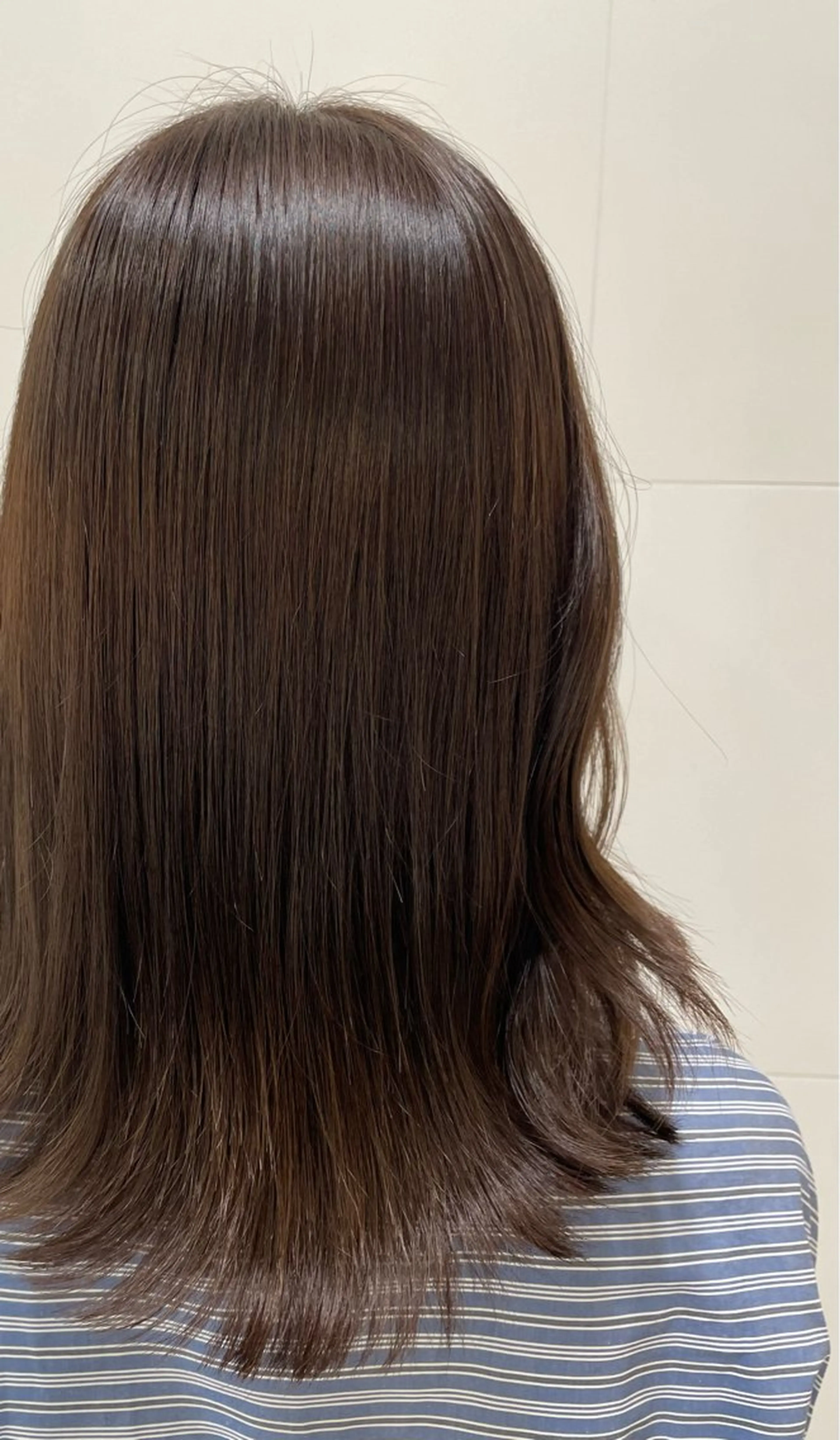 ミディアム 稲吉 由莉穂のヘアスタイル