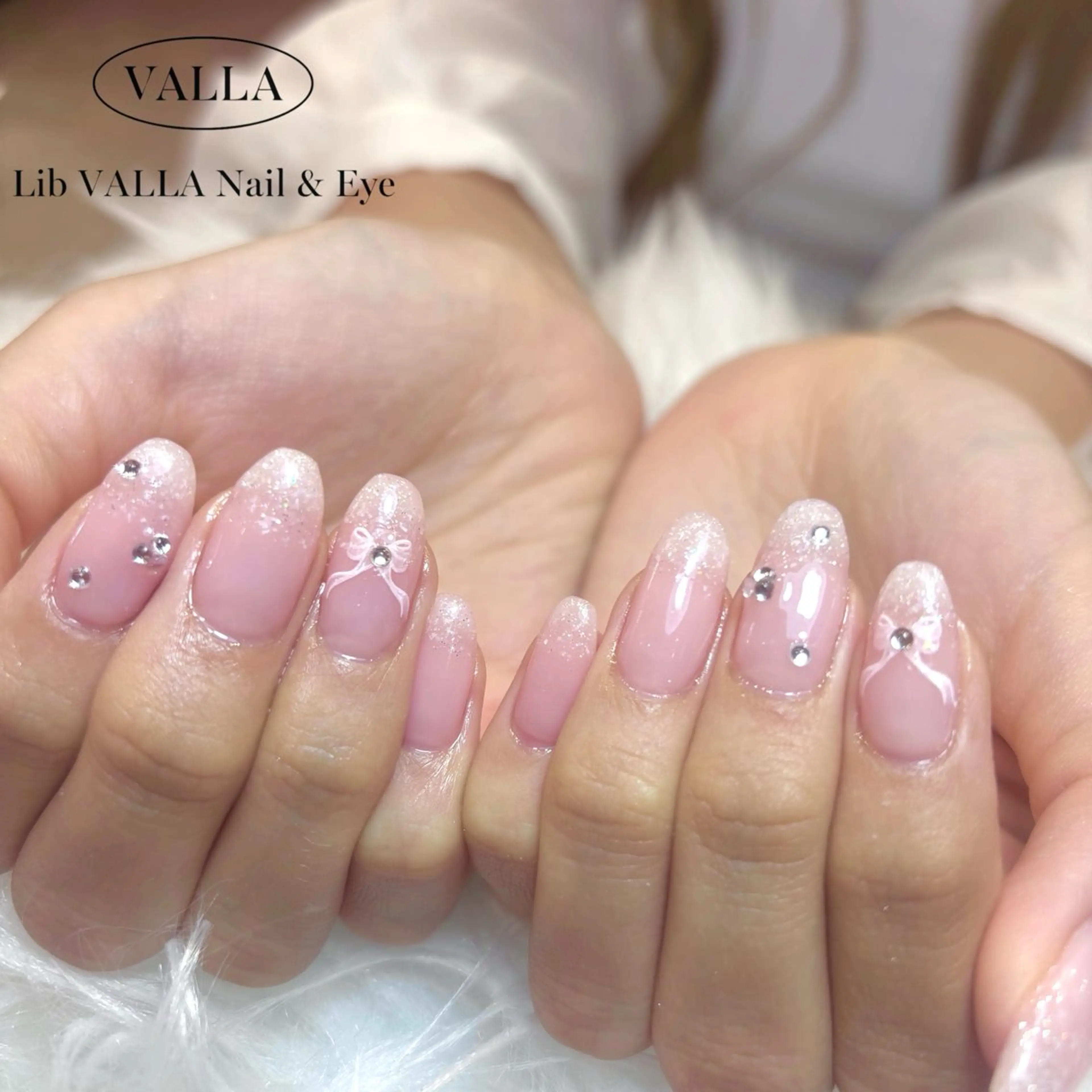 ネイル グラデーション リボン LIB VALLA Yuri🍭🖤のネイルデザイン