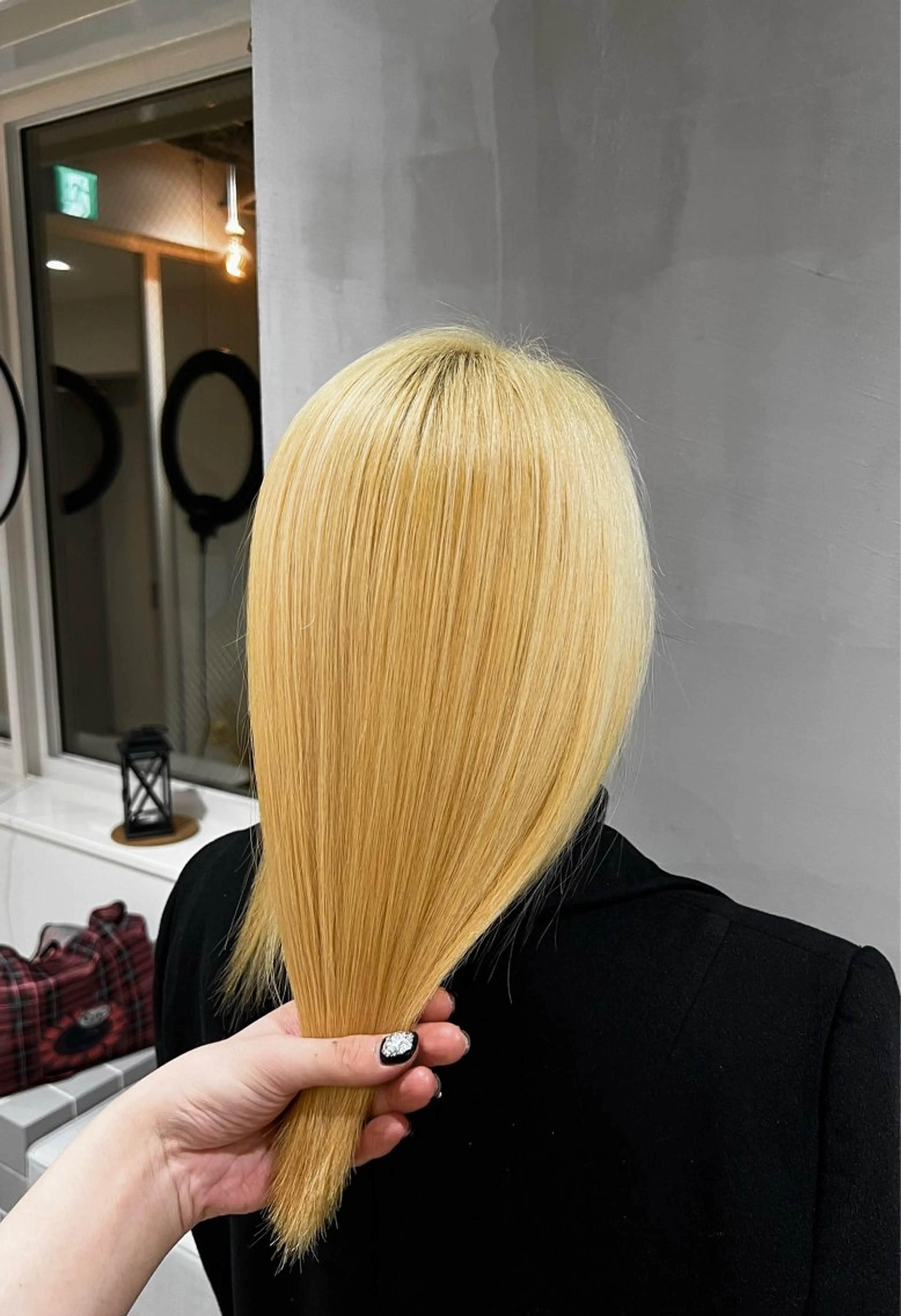 ミディアム カラー ブリーチ 抜きっぱなしブロンド ヘアカラー 渋谷/ハイトーン/ プルエクステ/大和のヘアスタイル