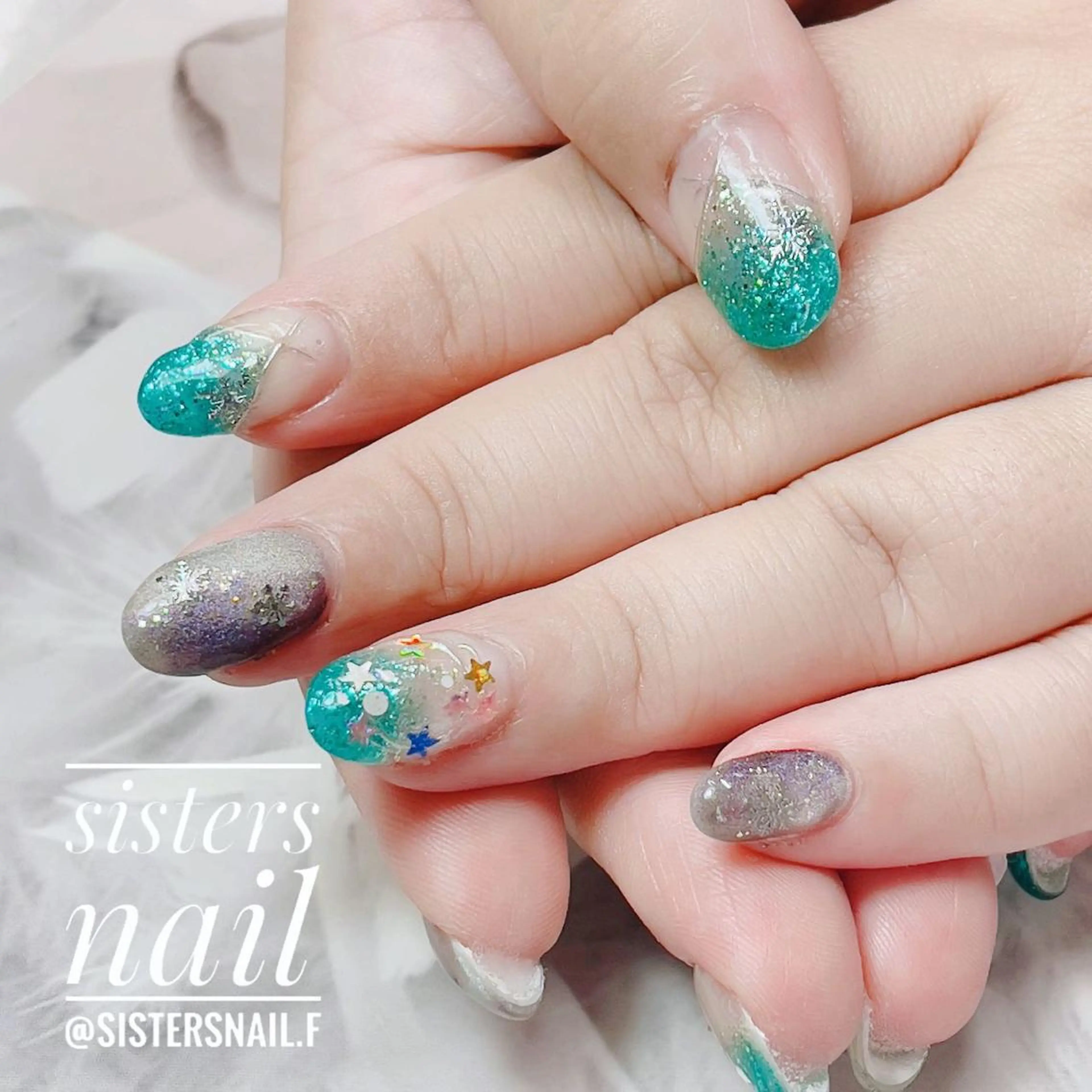 ネイル アートネイル ブルー フレンチネイル ホログラムネイル キラキラネイル sisters nail.fのネイルデザイン