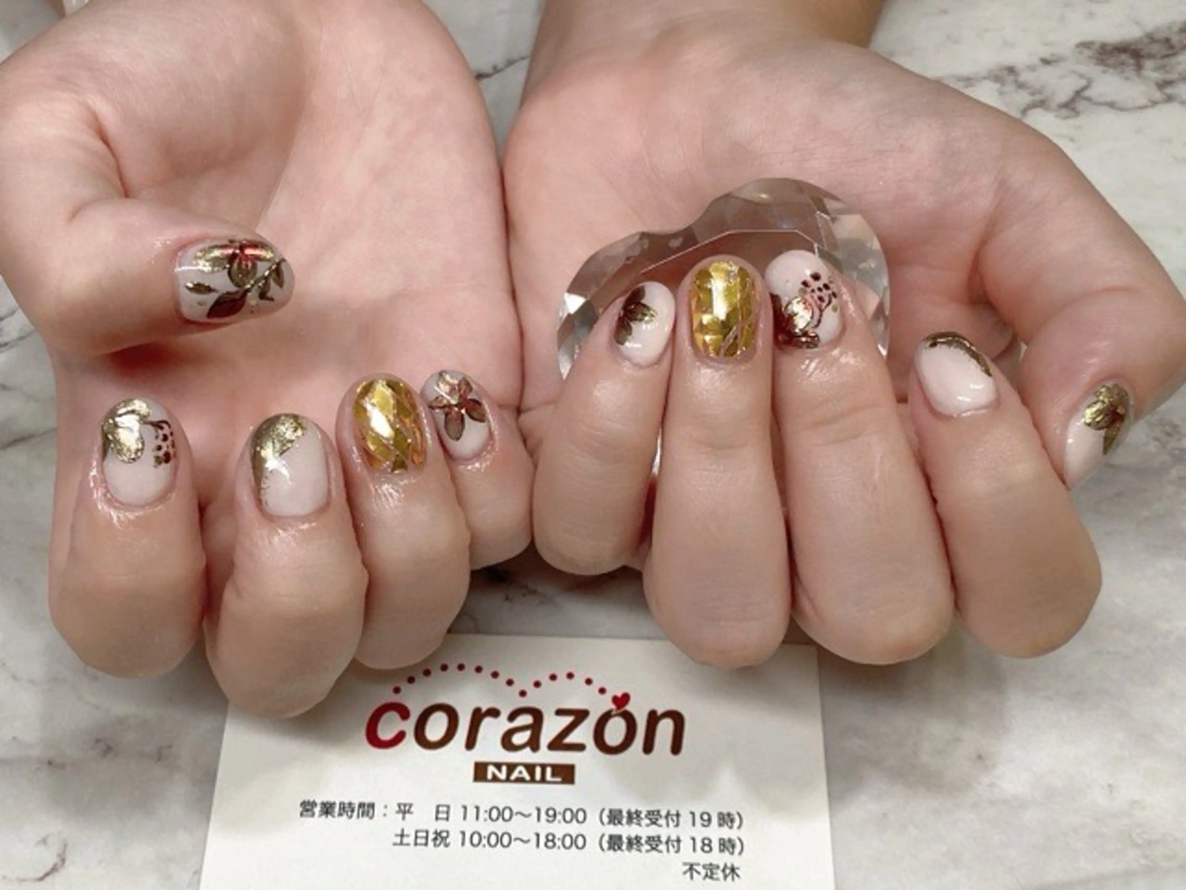 ネイル アートネイル フラワーネイル ゴールド 氷ネイル・うるうるネイル corazon所属・ネイリスト aicoのネイルデザイン