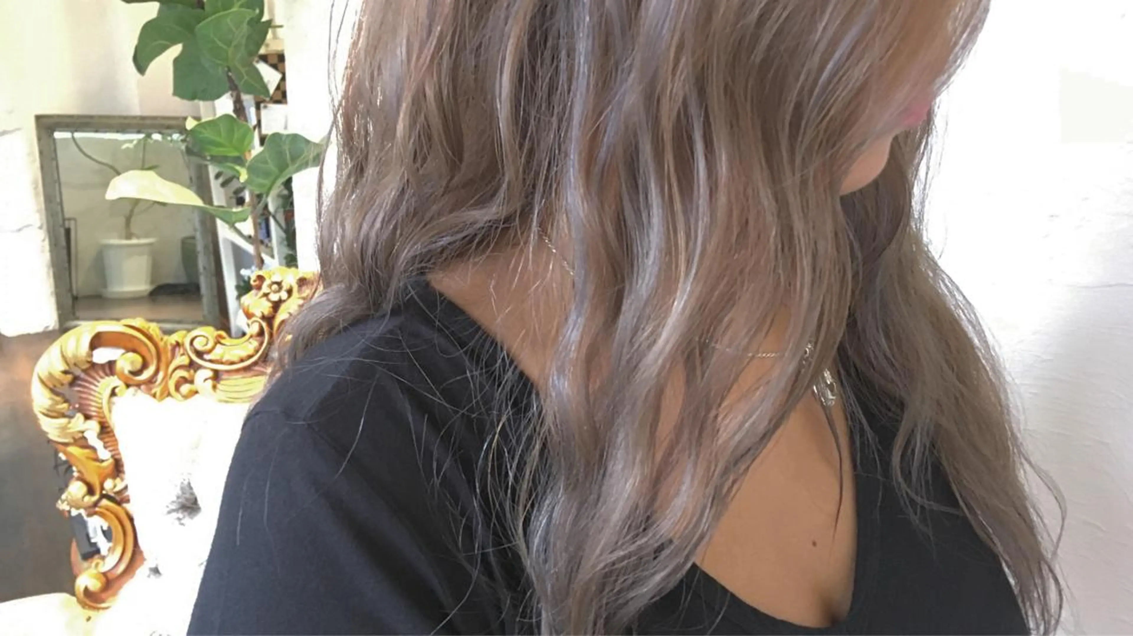 ロング カラー パーマ ヘアアレンジ ベージュカラー ミルクティーベージュ エグチ アキラのヘアスタイル