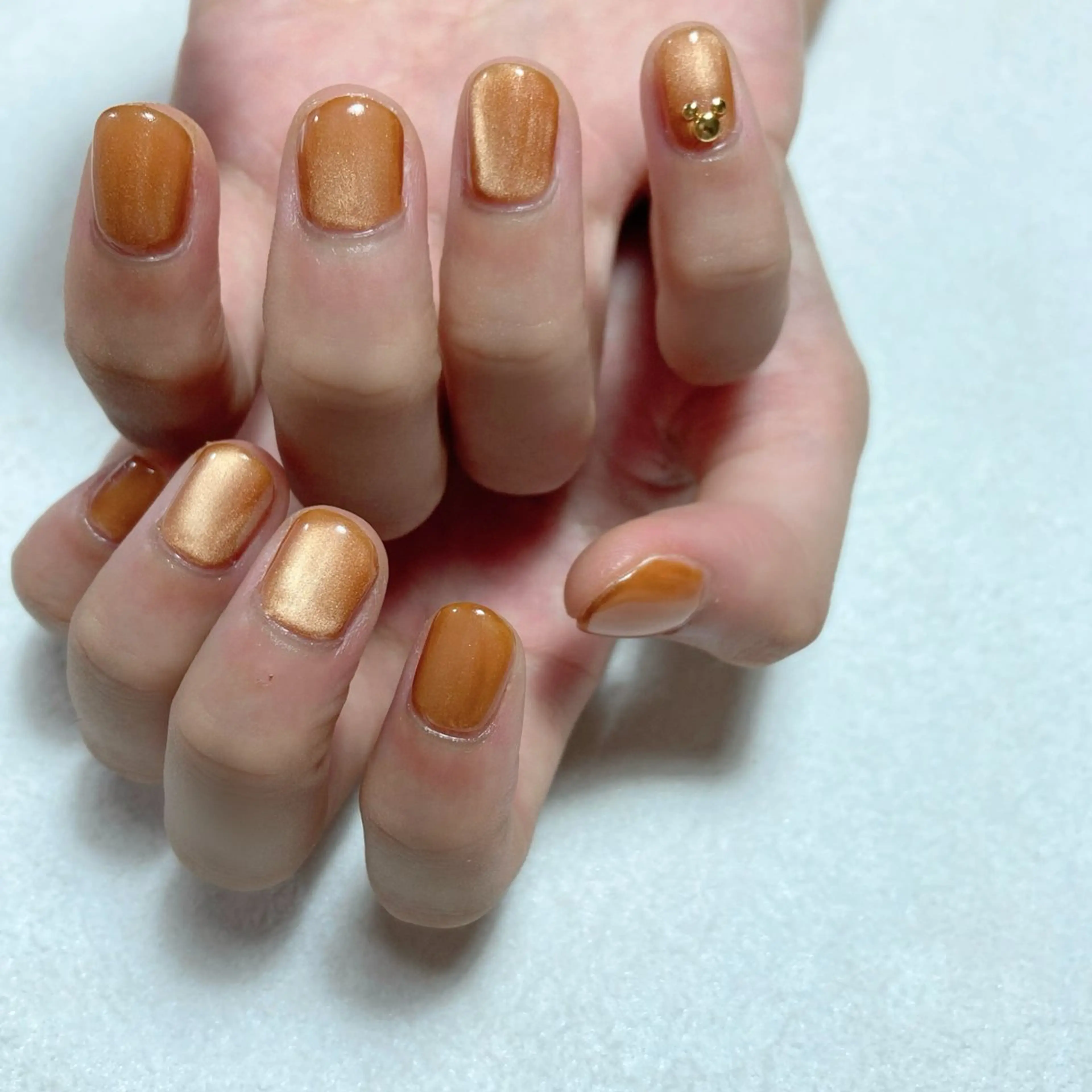 ネイル ハロウィン マグネットネイル オレンジ ショートネイル amu所属・かおる KAORUのネイルデザイン