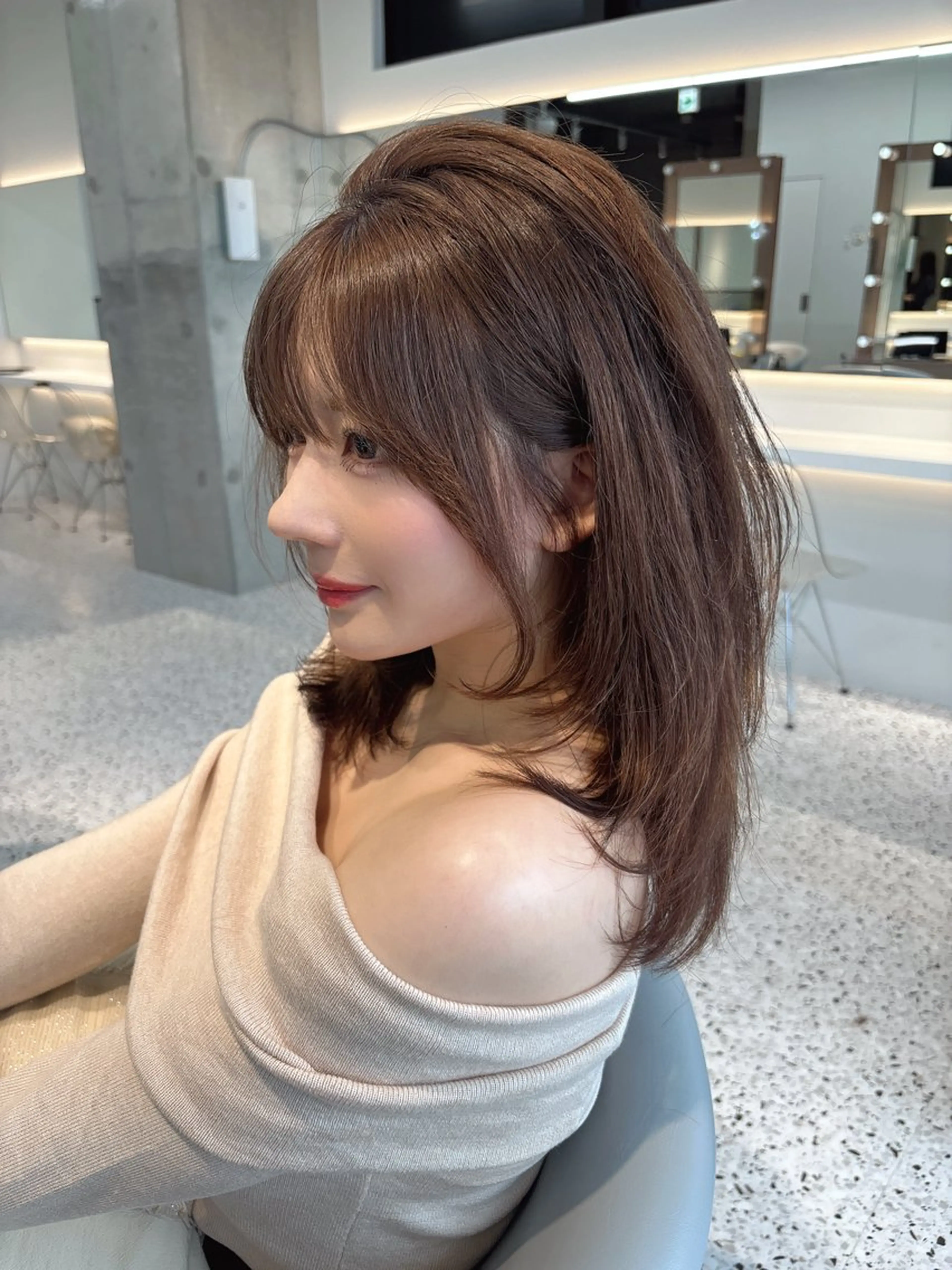 ミディアム カット ヘアカラー rina／ベージュ ワンホン/韓国ヘアのヘアスタイル