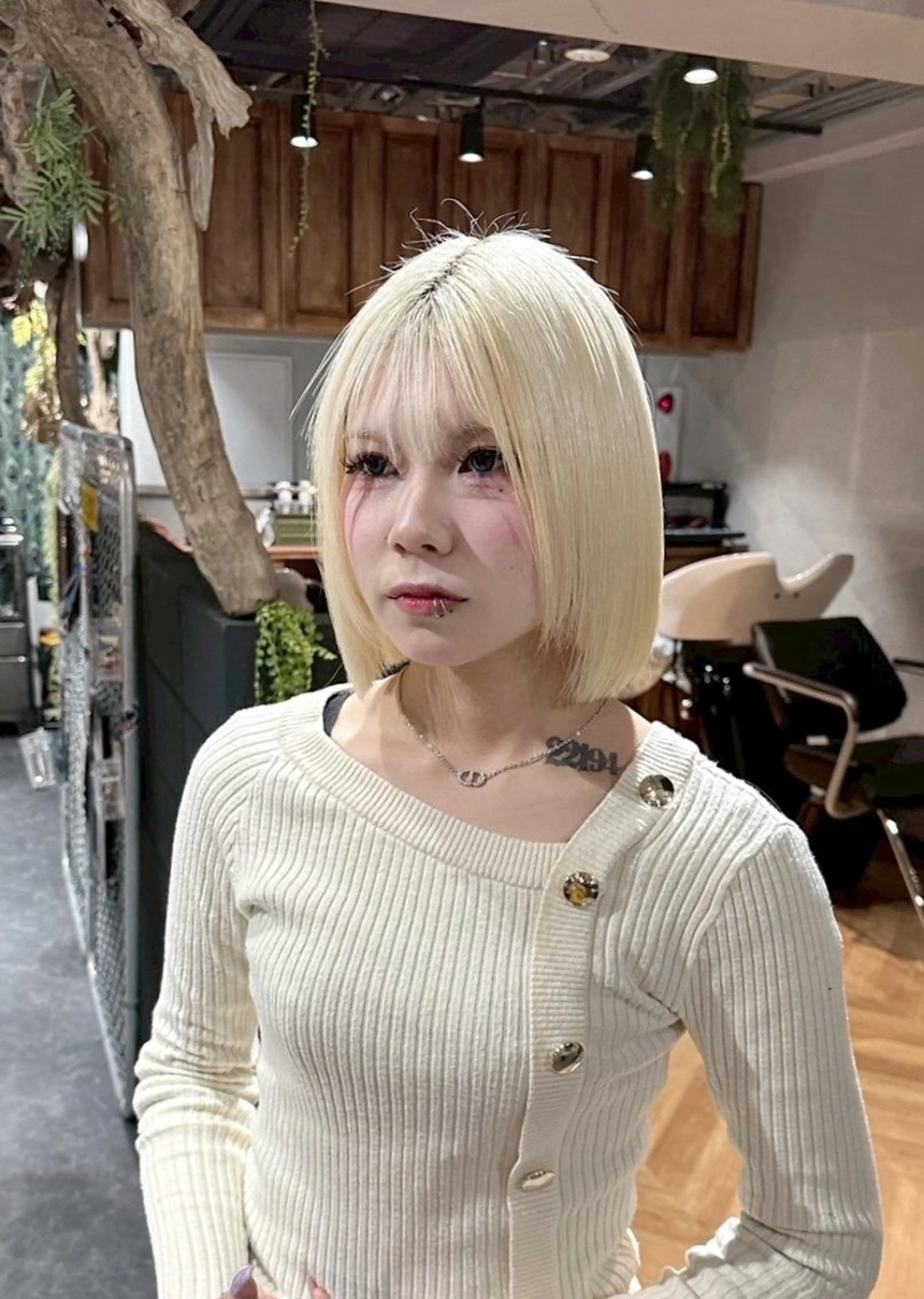 ショート カラー ブリーチ ケアブリーチ ダブルカラー ハイライトカラー ハイトーンカラー ヘアカラー トリートメント ravens デザインカラーのヘアスタイル