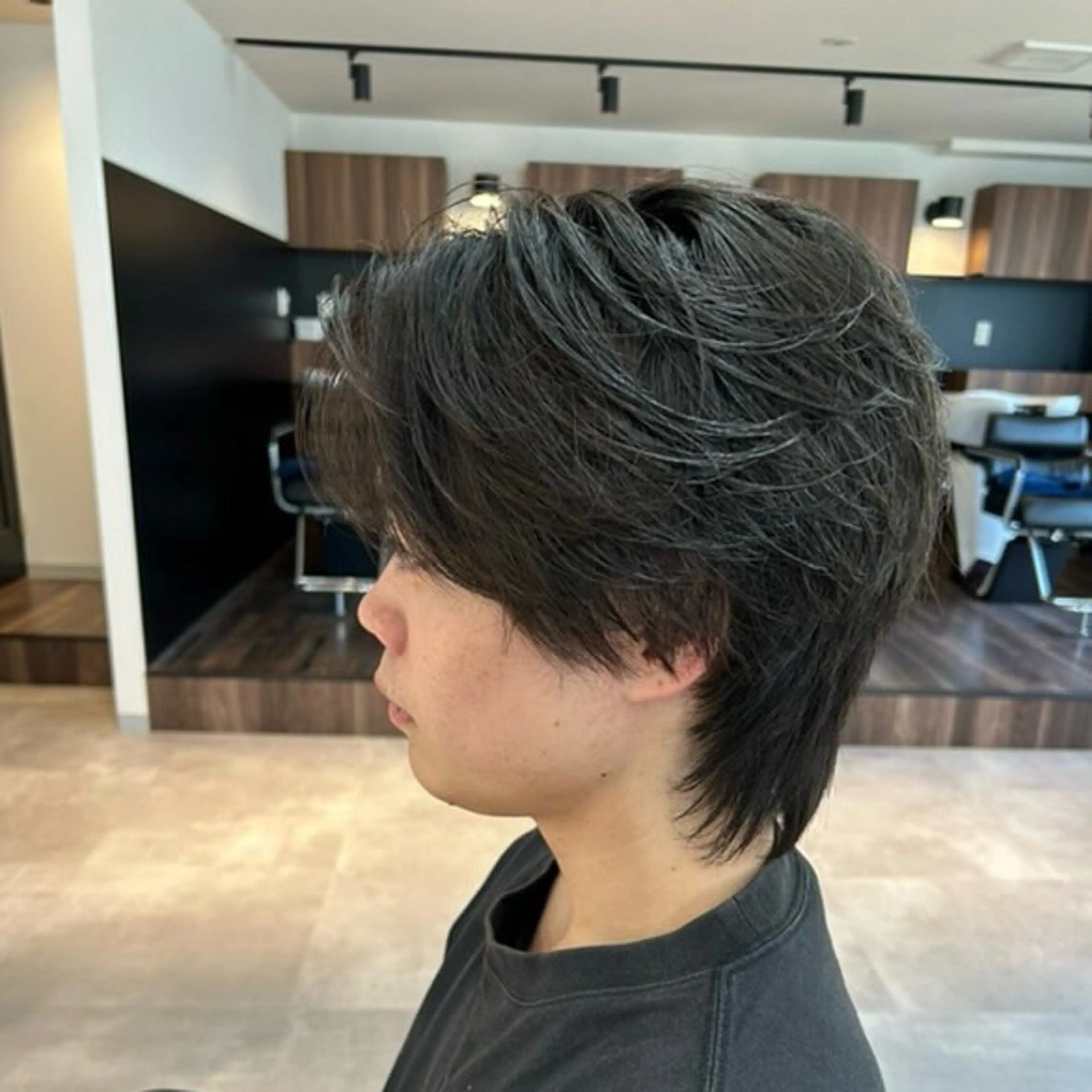 パーマ メンズ フェザーパーマ カルマパーマ メンズ韓国風 メンズパーマ メンズショート カット パーマ 男の理想を叶える🔥 メンズパーマ特化｜関のヘアスタイル