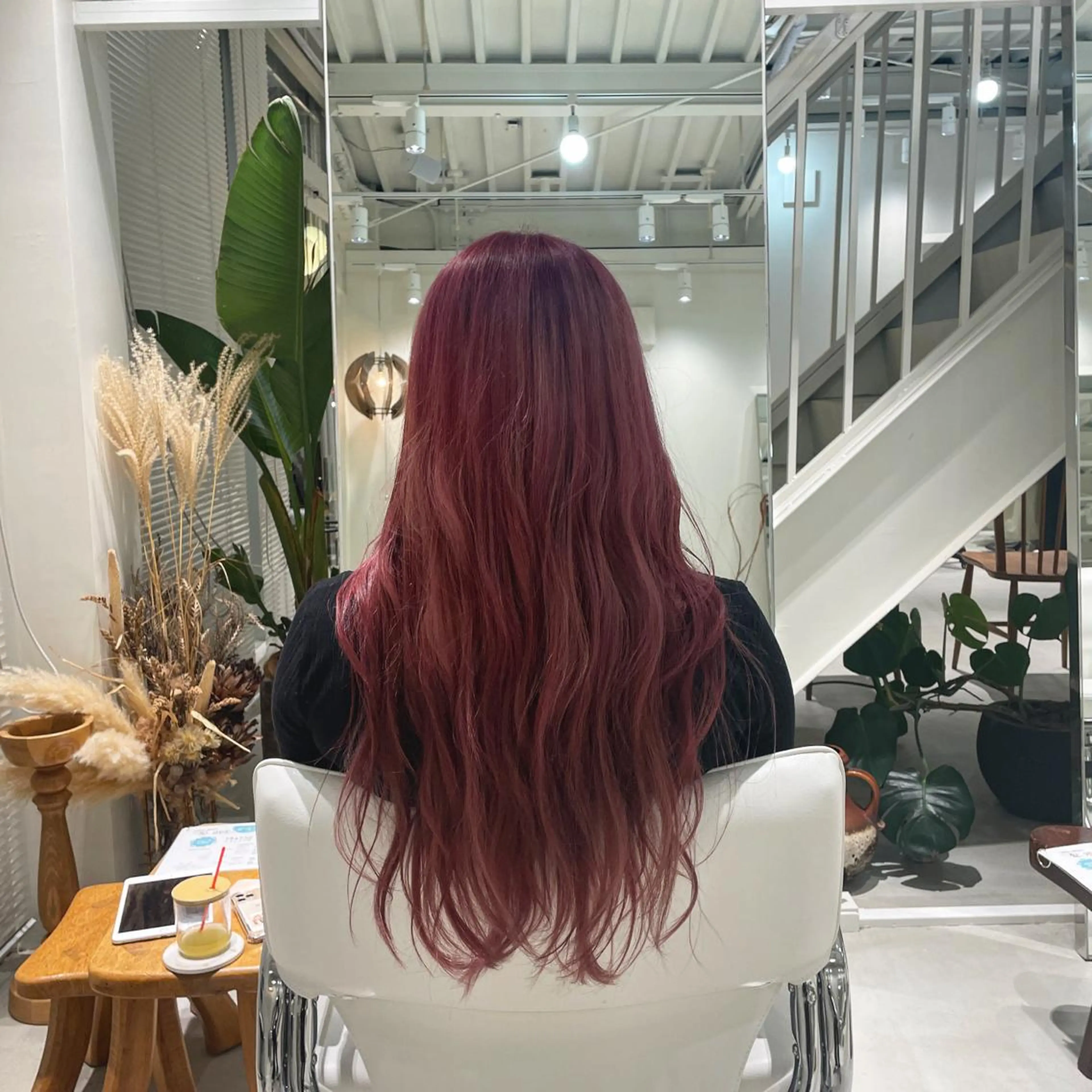 ロング カラー ブリーチ ピンクカラー 峯崎 葵のヘアスタイル