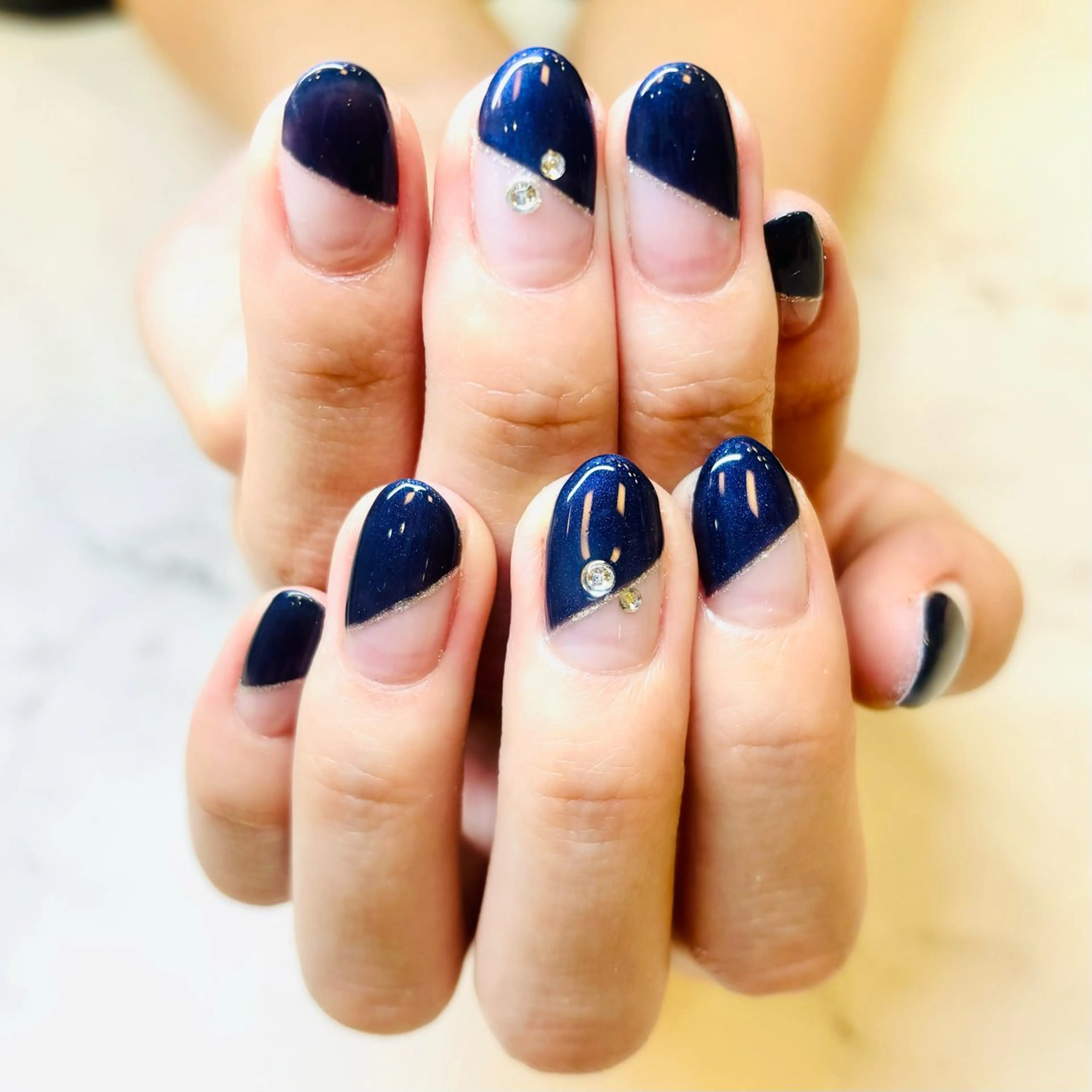 ネイル フレンチネイル 斜めフレンチ Cravo miyuのネイルデザイン