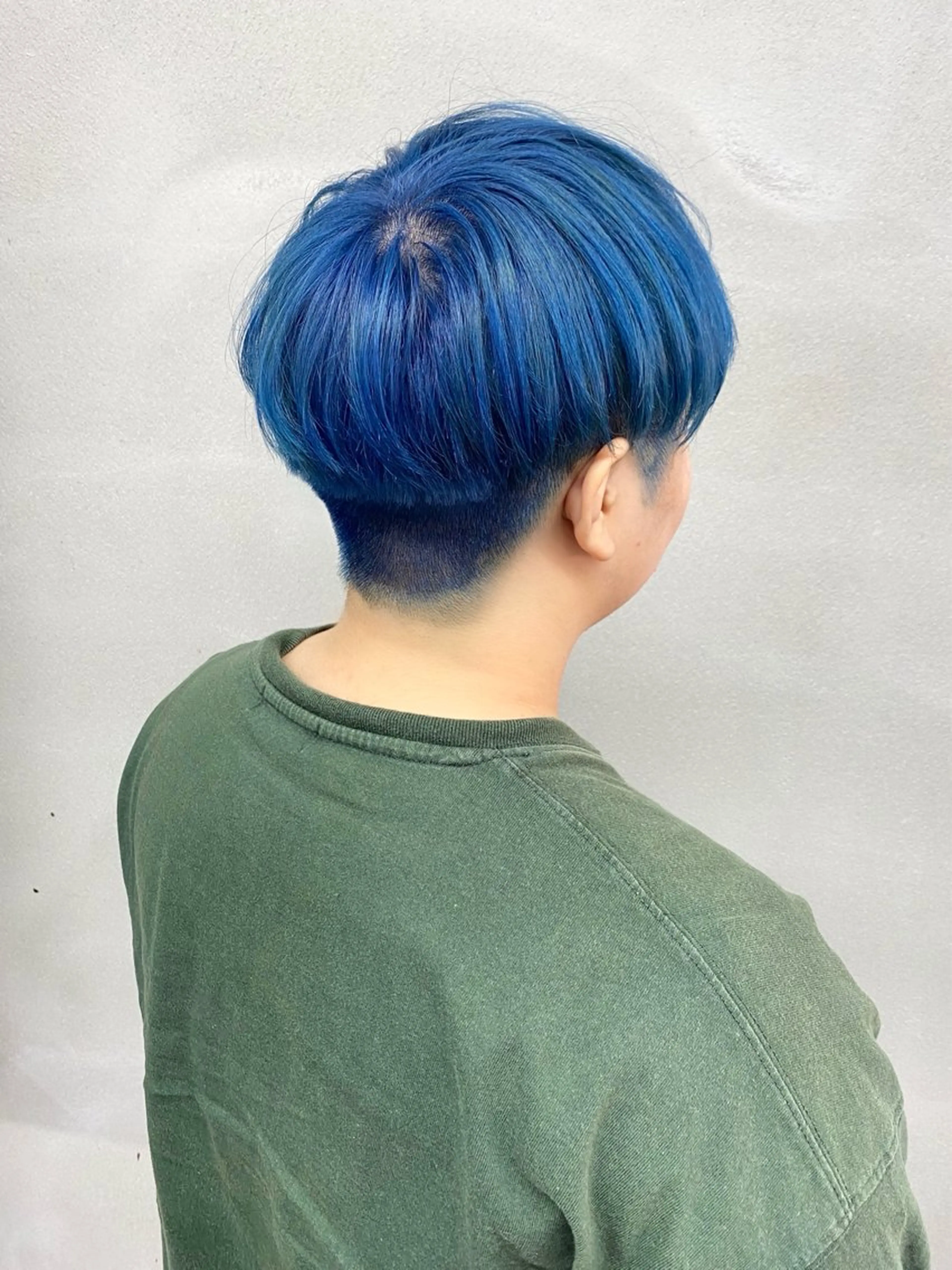 ショート カラー メンズ メンズブリーチ メンズウルフカット ブリーチ ブルーカラー デザインカラー ヘアカラー トリートメント 柏 デザインカラー/ レイヤー🐣シオリのヘアスタイル