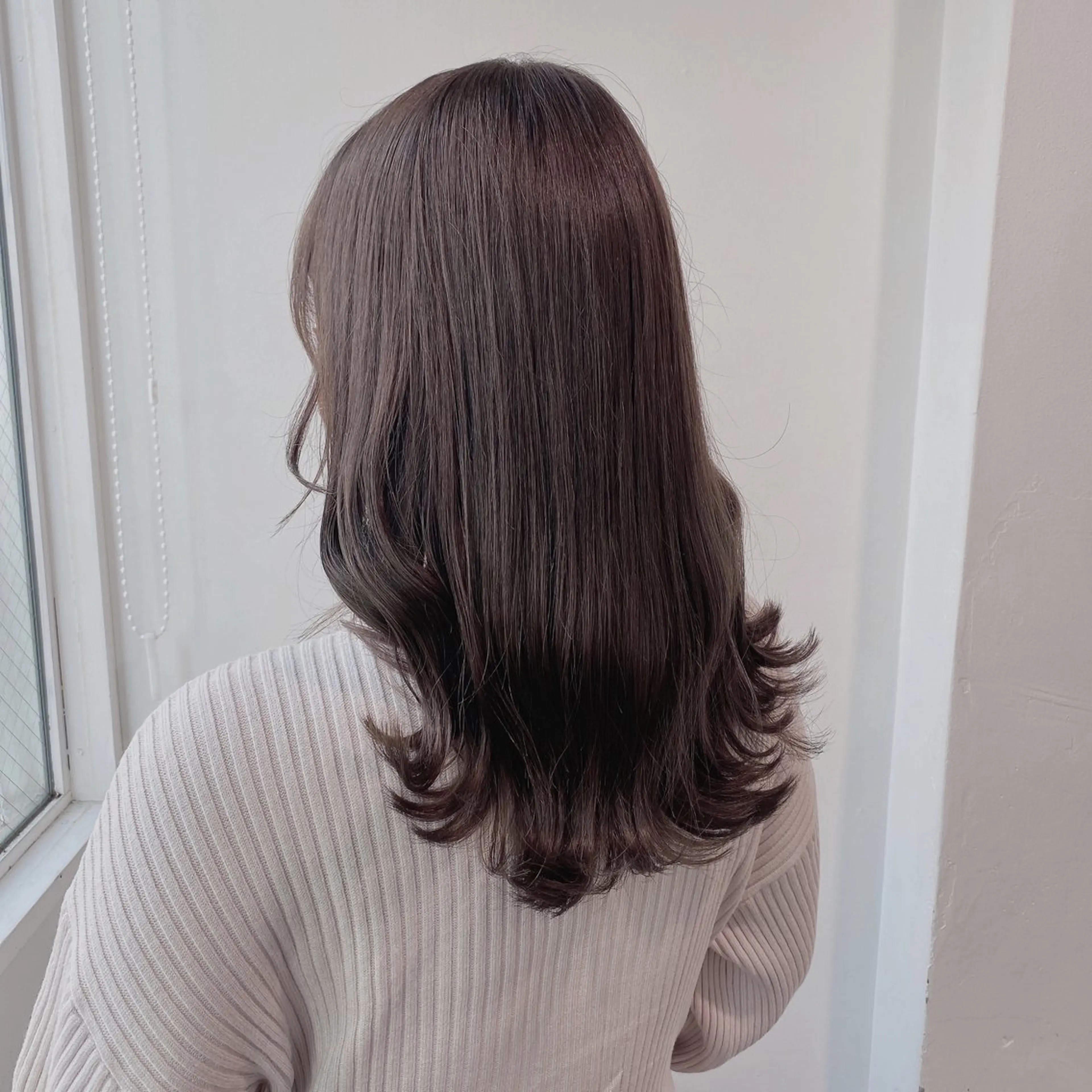 ロング カラー ヘアカラー トリートメント ヘッドスパ ヘアセット 韓国レイヤー🕊️ 柔らかベージュ🧸のヘアスタイル