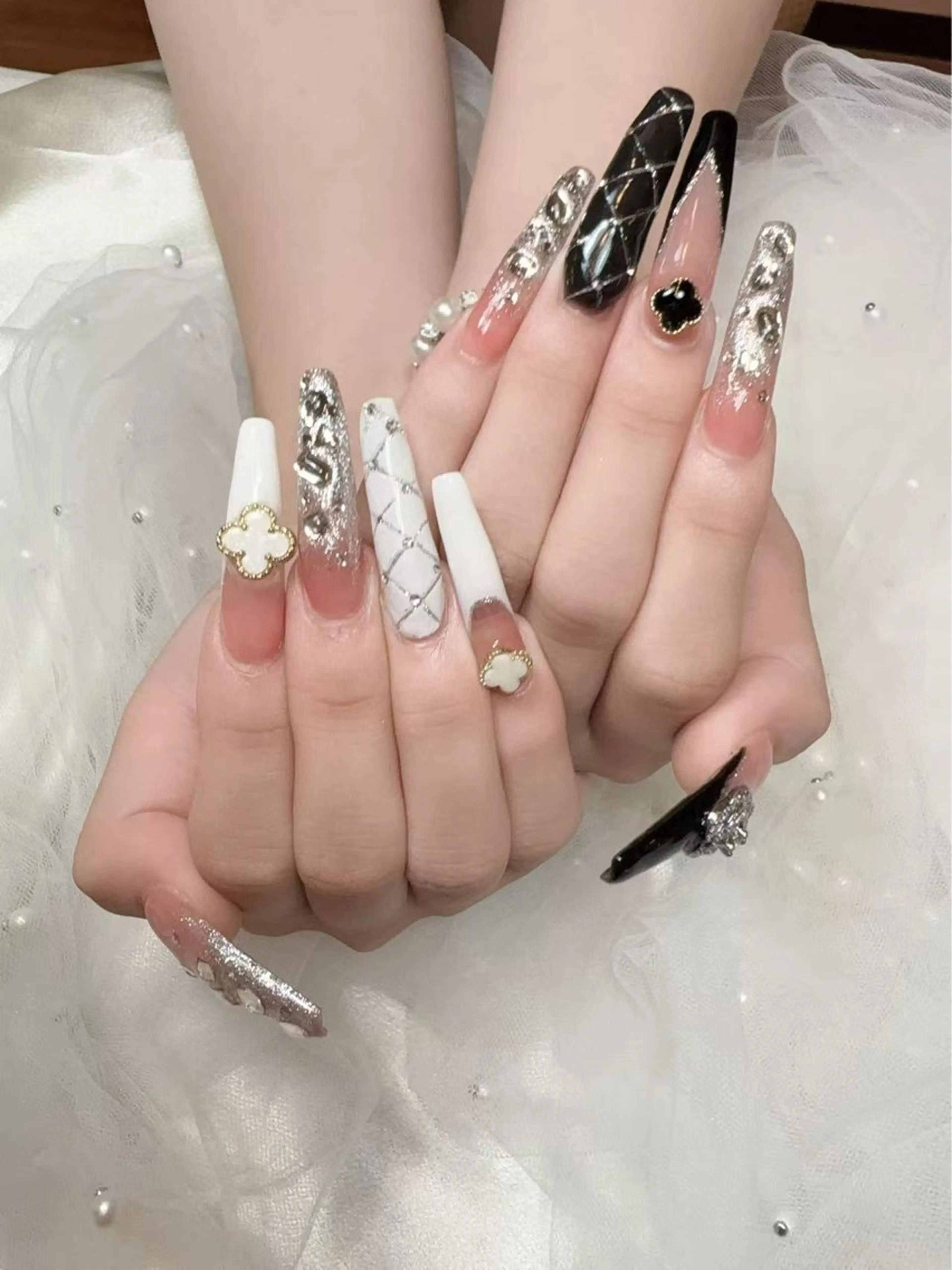 ネイル ゴージャス キラキラネイル ロングネイル スカルプネイル リセス 高田馬場のネイルデザイン