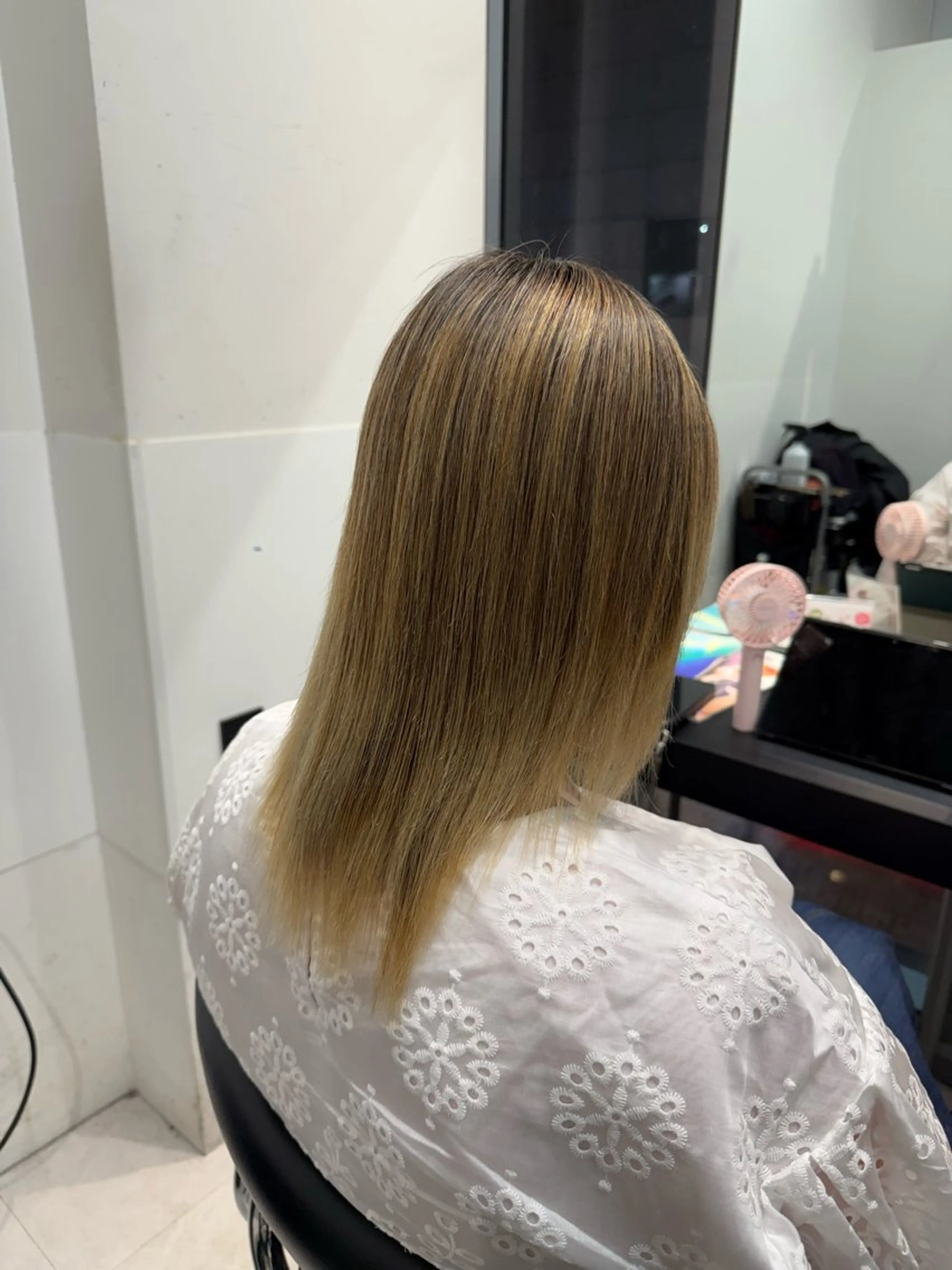 セミロング SALOWIN心斎橋Suite店所属・洗っても取れない 髪質改善|OJIROのヘアスタイル